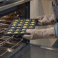 Vista 69 de KitchenAid Molde antiadherente de acero aluminizado para magdalenas de 12 tazas, color plateado