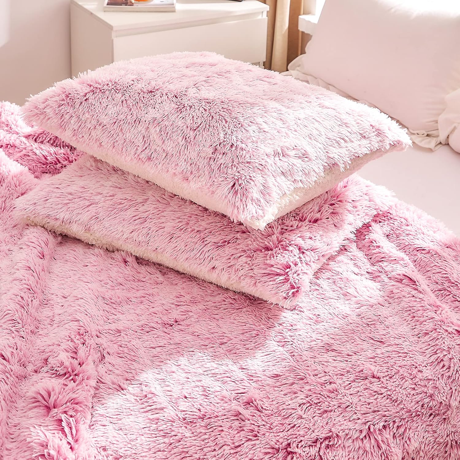 Luxury Faux Fur Shaggy Fluffy Comforter Set Full/Queen Size Mixed Old-Pink and White Long Hair, 3 Pieces Plush Flannel Sherpa Backing Reversible Soft Microfiber Bedding Set Super Warm for Winter - Image 5