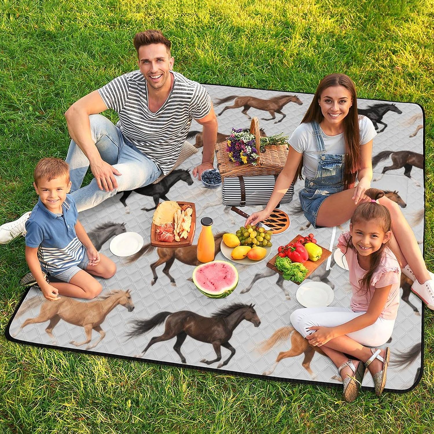 Cute Horse Picnic Blanket 200x200cm, Foldable 2-in-1 Picnic Mat and Tote Bag Portable Waterproof Beach Mat Sandproof Outdoor Blanket for Park, Hiking, Beach, Camping, Travel