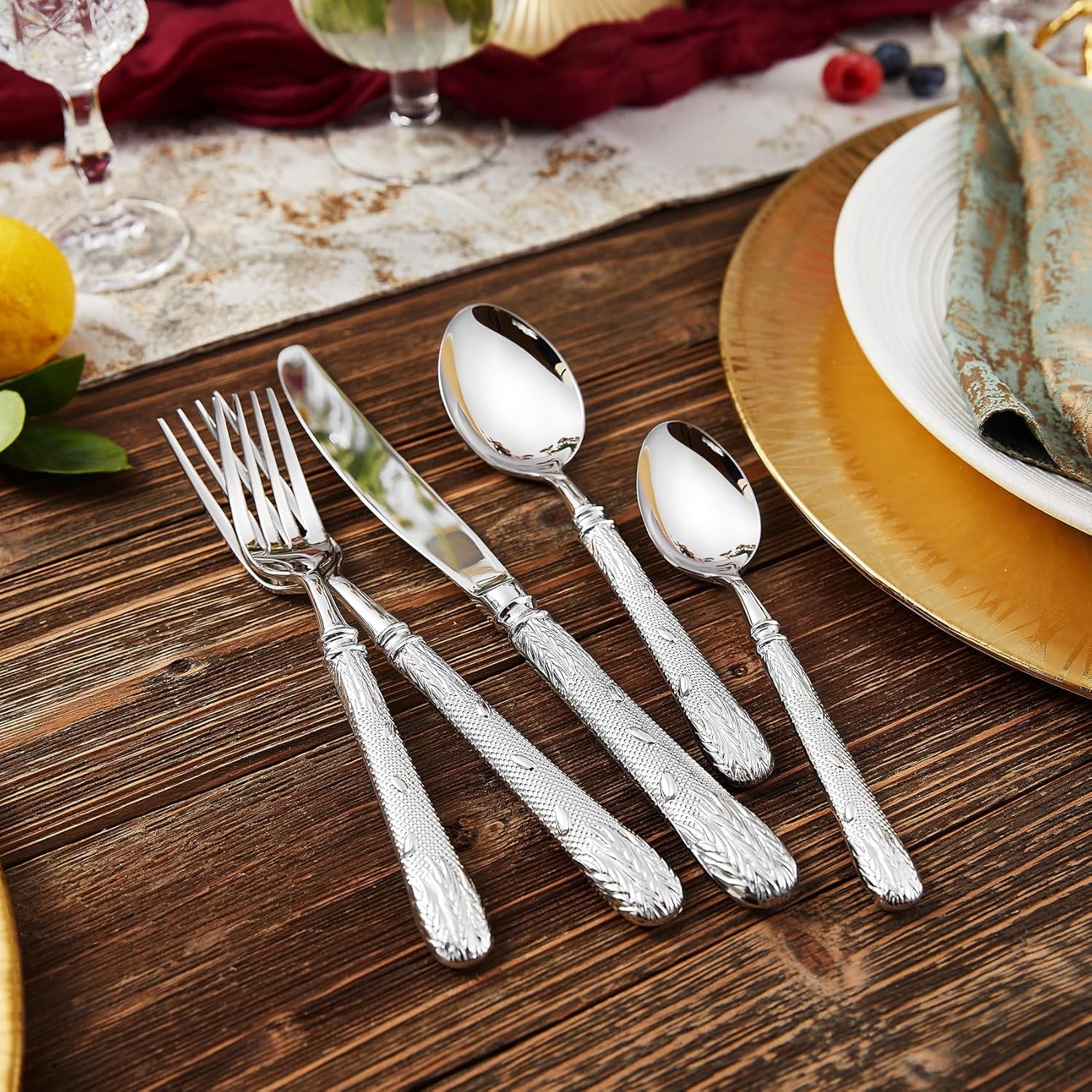 KEAWELL Premium Versailles Silverware Set, 20-Piece Flatware for 4, 18/10 Stainless Steel, Heavy-Duty, Mirror Polished, Royal Engraved Handle, For Formal Dining, Dishwasher Safe (20, Silver)