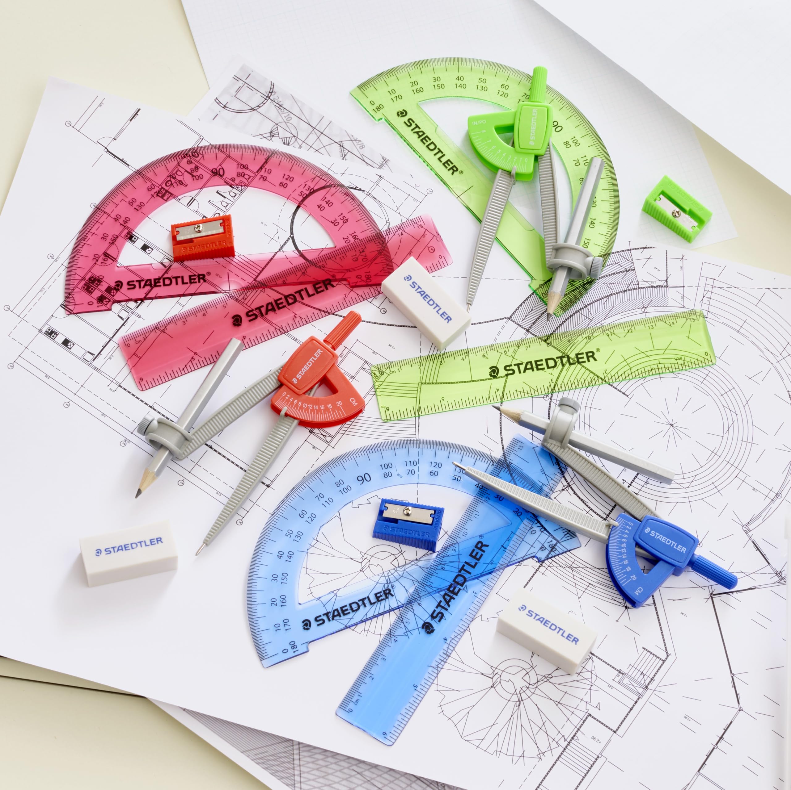 STAEDTLER Mathematik-Set für Schüler, mit 6-teiligem Kompass, 15,2 cm Lineal, 180°-Winkelmesser, Bleistift, Radiergummi und Spitzer in Aufbewahrungstasche mit Reißverschluss