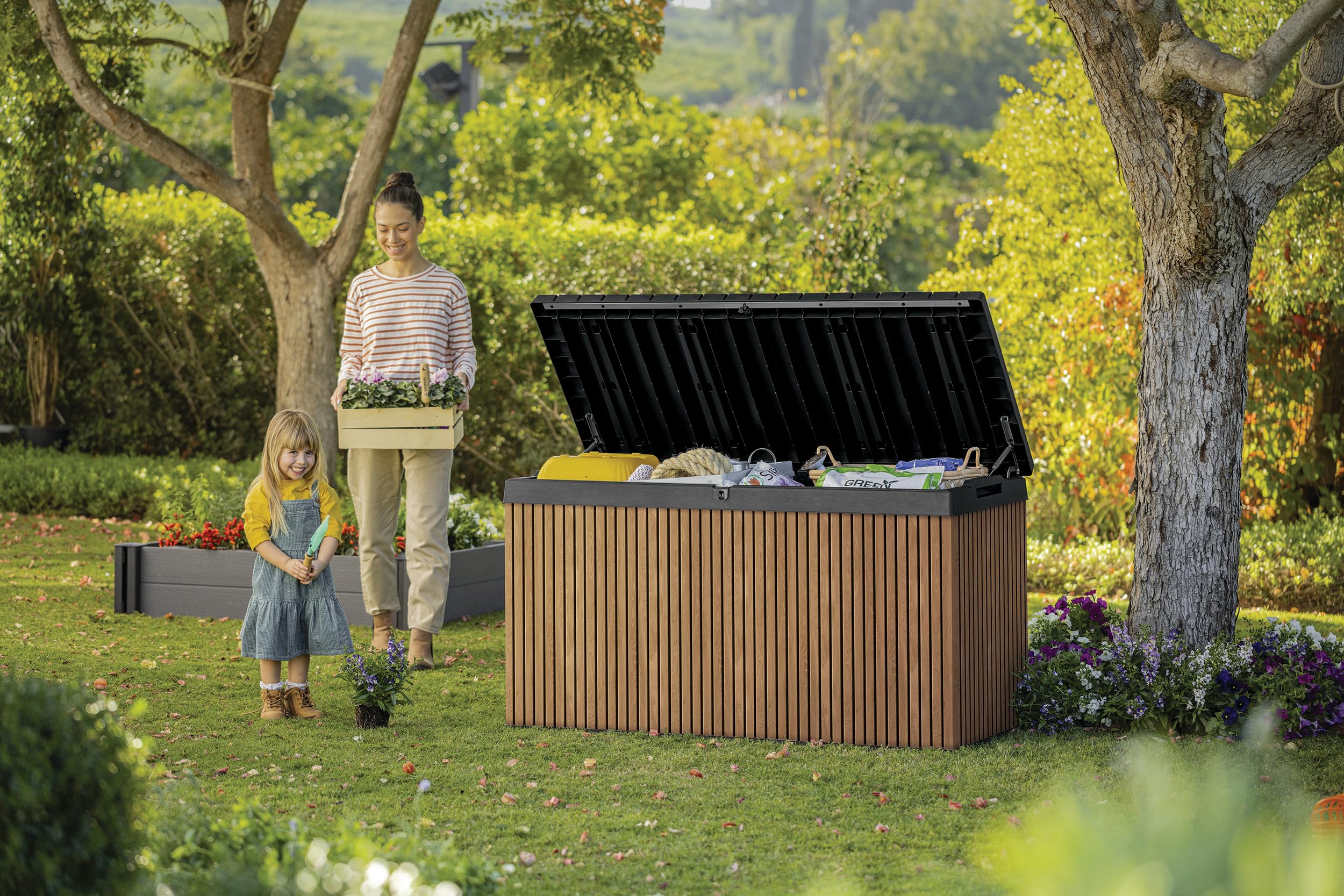 Keter Auflagenbox/Kissenbox 570 Liter l 100% Wasserdicht l mit Belüftung dadurch kein übler Geruch/Schimmel l Moderne Holzdielenoptik l Deckel belastbar bis 300 KG (2 Personen)