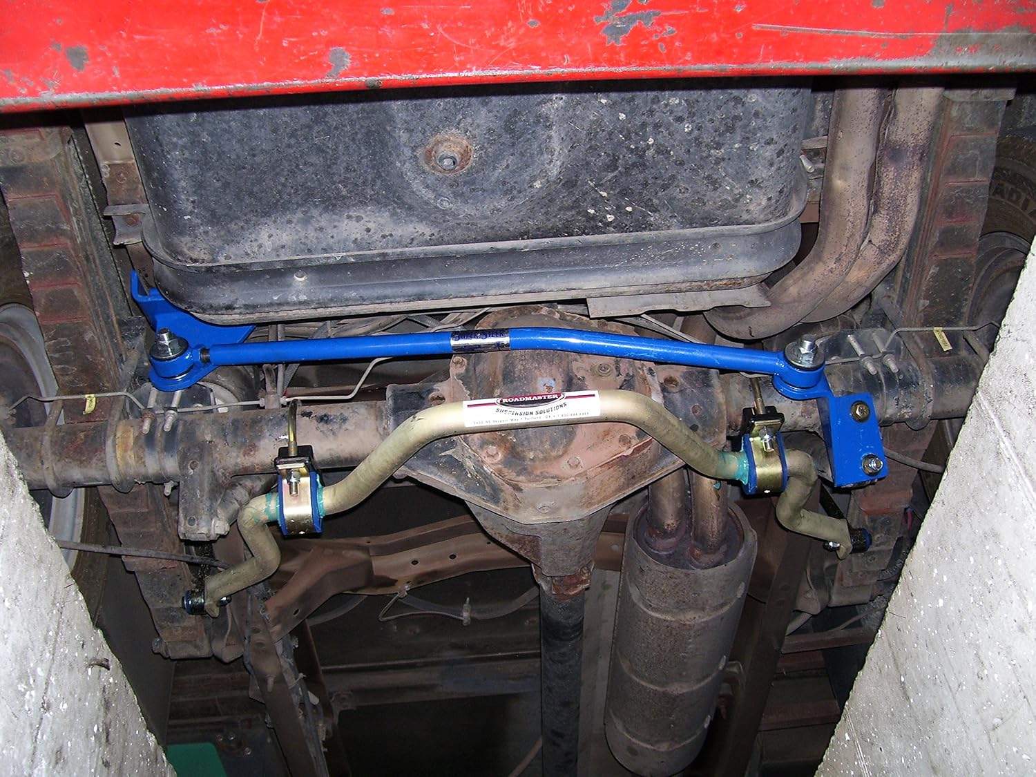 SuperSteer® SS402 Rear Trac Bar for Ford V10 E350/E450 (with no Factory Rear sway bar)