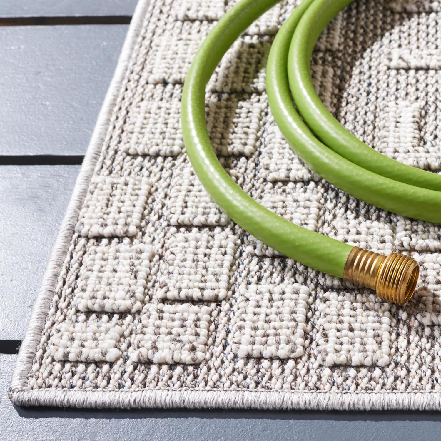 SAFAVIEH Washable Rug Outdoor Global Collection - 4' x 6', Grey & Ivory, Non-Shedding & Easy to Clean, Ideal for Patio, Backyard, Mudroom (GLB202F)