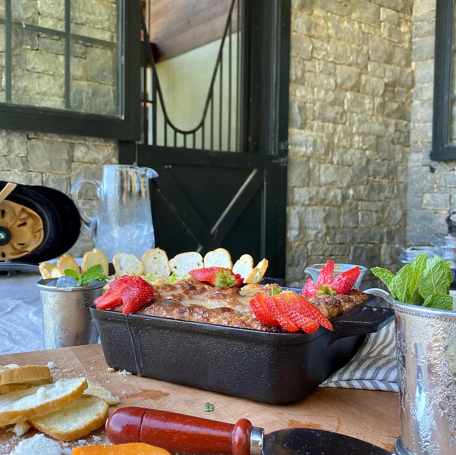 Bayou Classic 7472 8-in Cast Iron Square Cake Pan Ideal For Baking Cornbread Biscuits Cobbler and Deep Dish Pizza