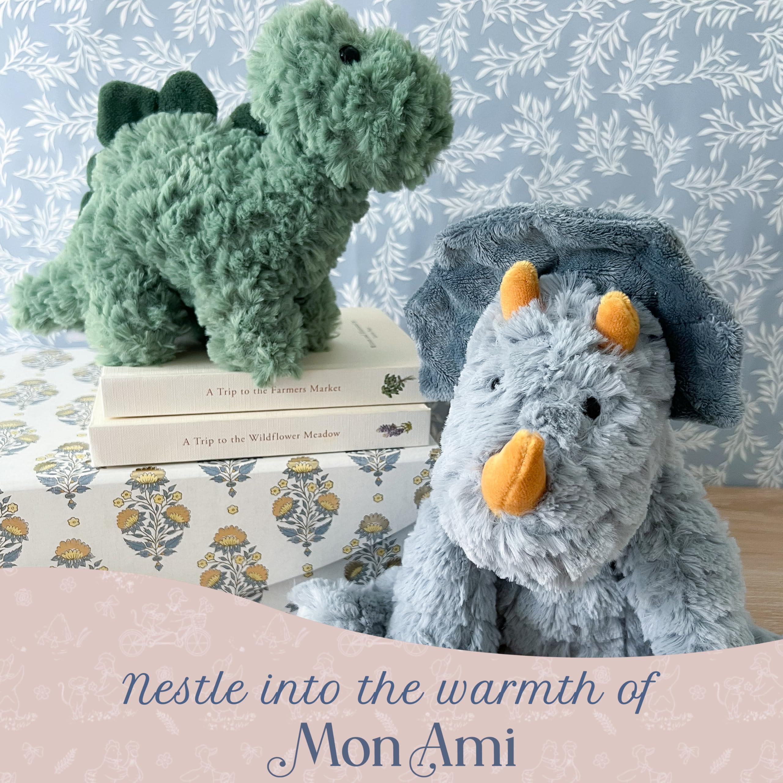 MON AMI Bashful The Dino - Peluche a forma di dinosauro, 22,9 cm, morbido e coccoloso, da utilizzare come giocattolo o decorazione per la stanza dei bambini, ideale per bambini di tutte le età