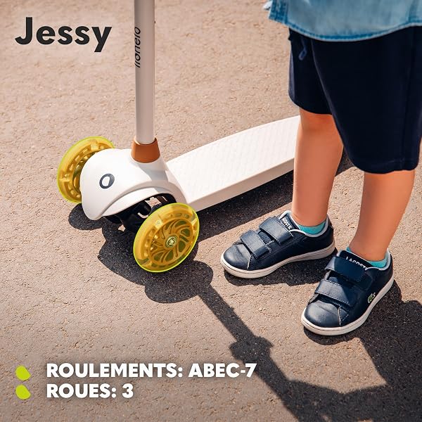 LIONELO Jessy Trottinette d'équilibre pour Enfants de 3 Ans à 50 kg, Trottinette Trois Roues Légère avec Réglage en Hauteur, Roues LED, Plateforme Antidérapante, Hauteur Scooter (Green) - 5