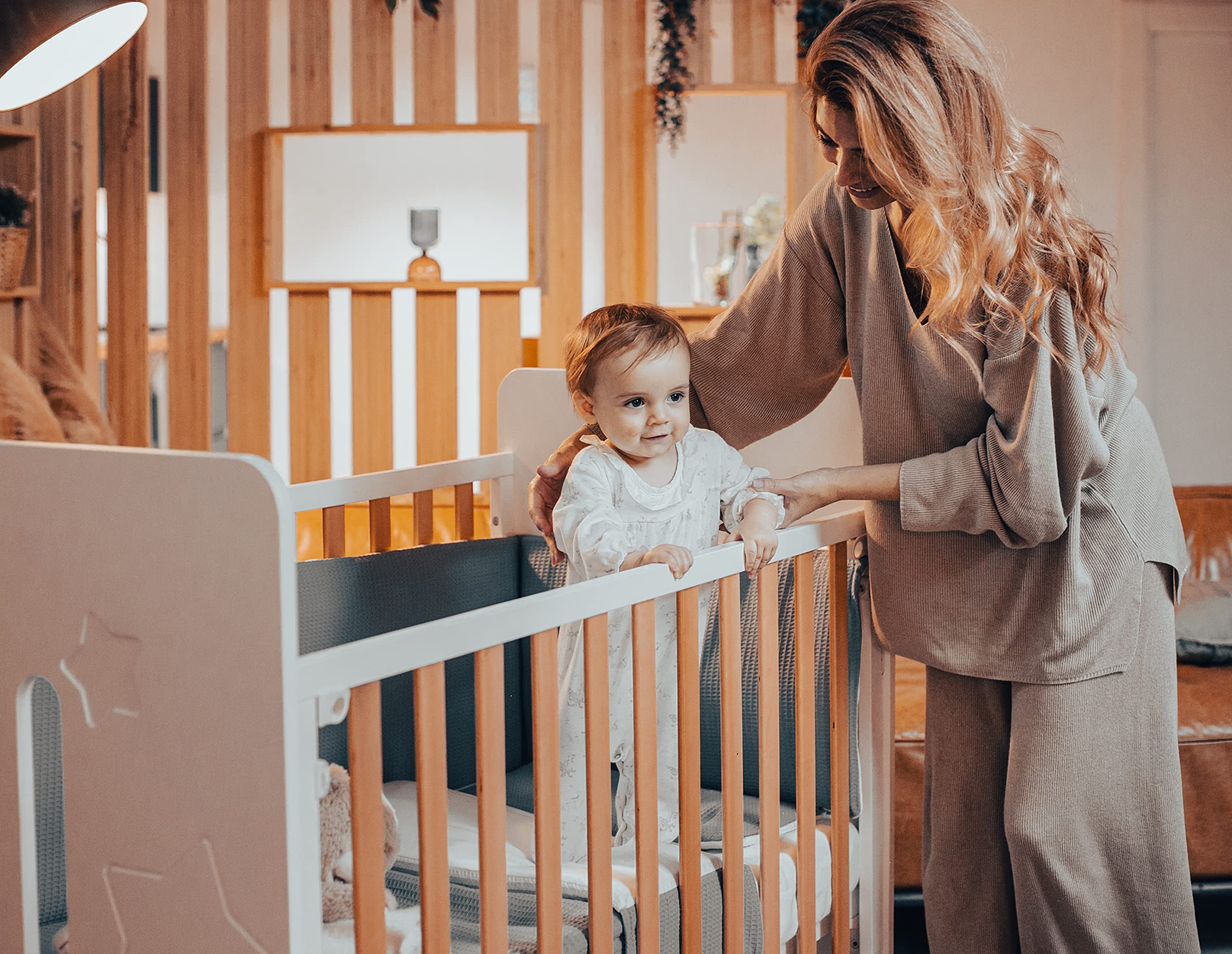 Interbaby Star Nature Lettino Neonato in Legno 120x60 cm | Culla con Sponda Abbassabile e Rete a Doghe 8 Posizioni | Legno Sostenibile, Ruote con Freno | Omologato Normativa Europea | Bianco