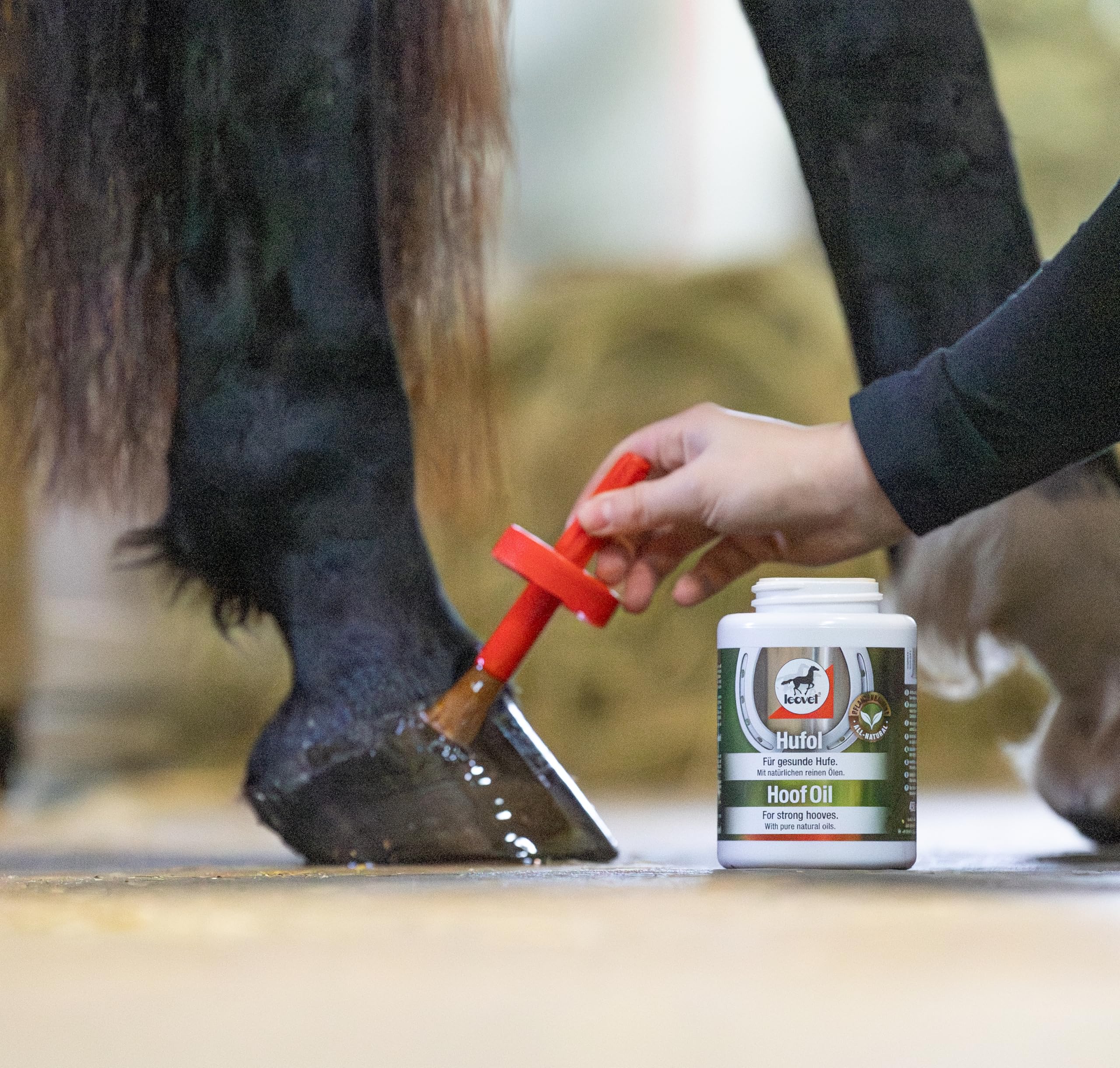 Leovet Aceite para Cascos | 450ml | Producto para el Cuidado de Cascos de Caballos | con Pincel Integrado