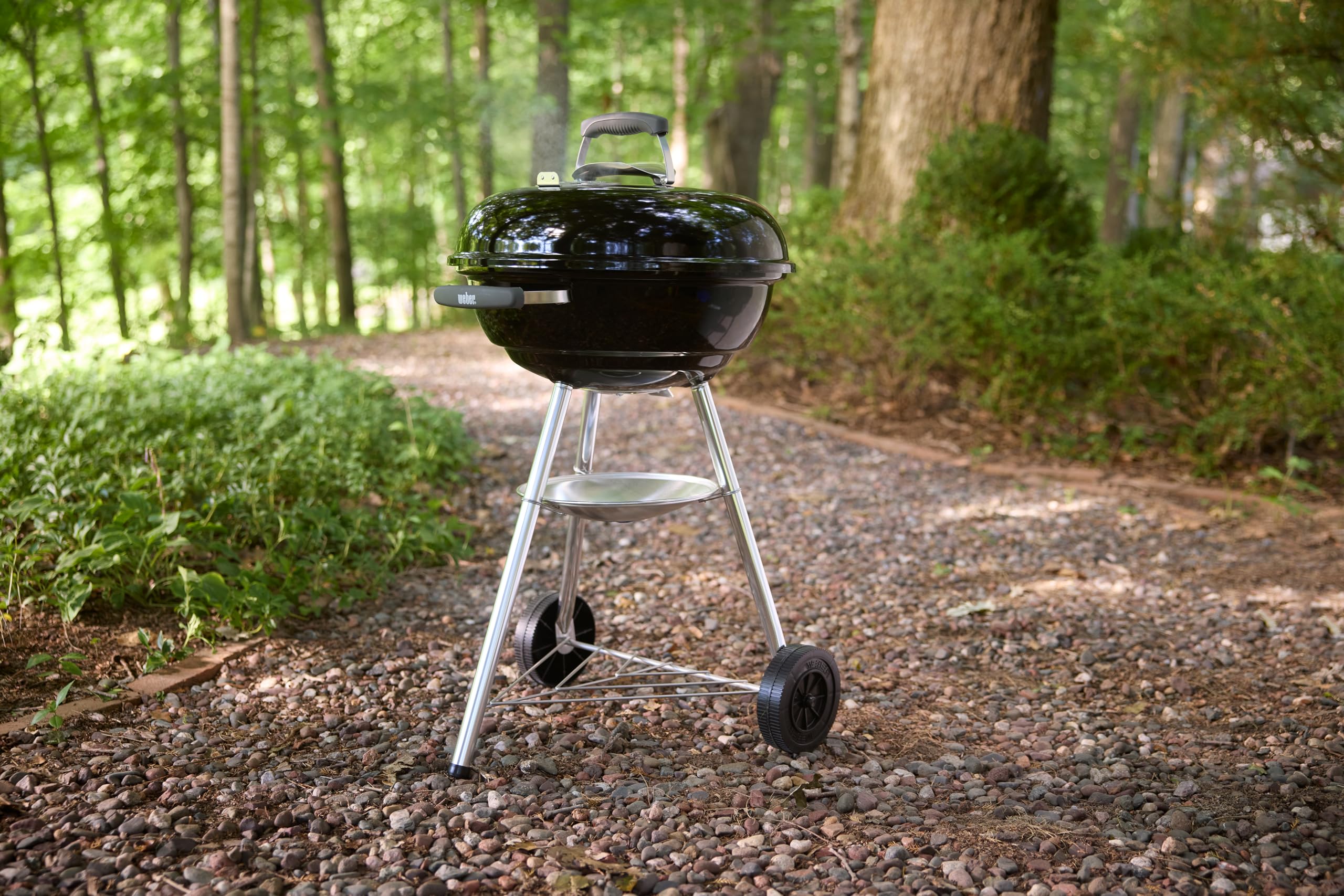Weber Compact Kettle Holzkohlegrill 47 cm mit Stand und Rädern