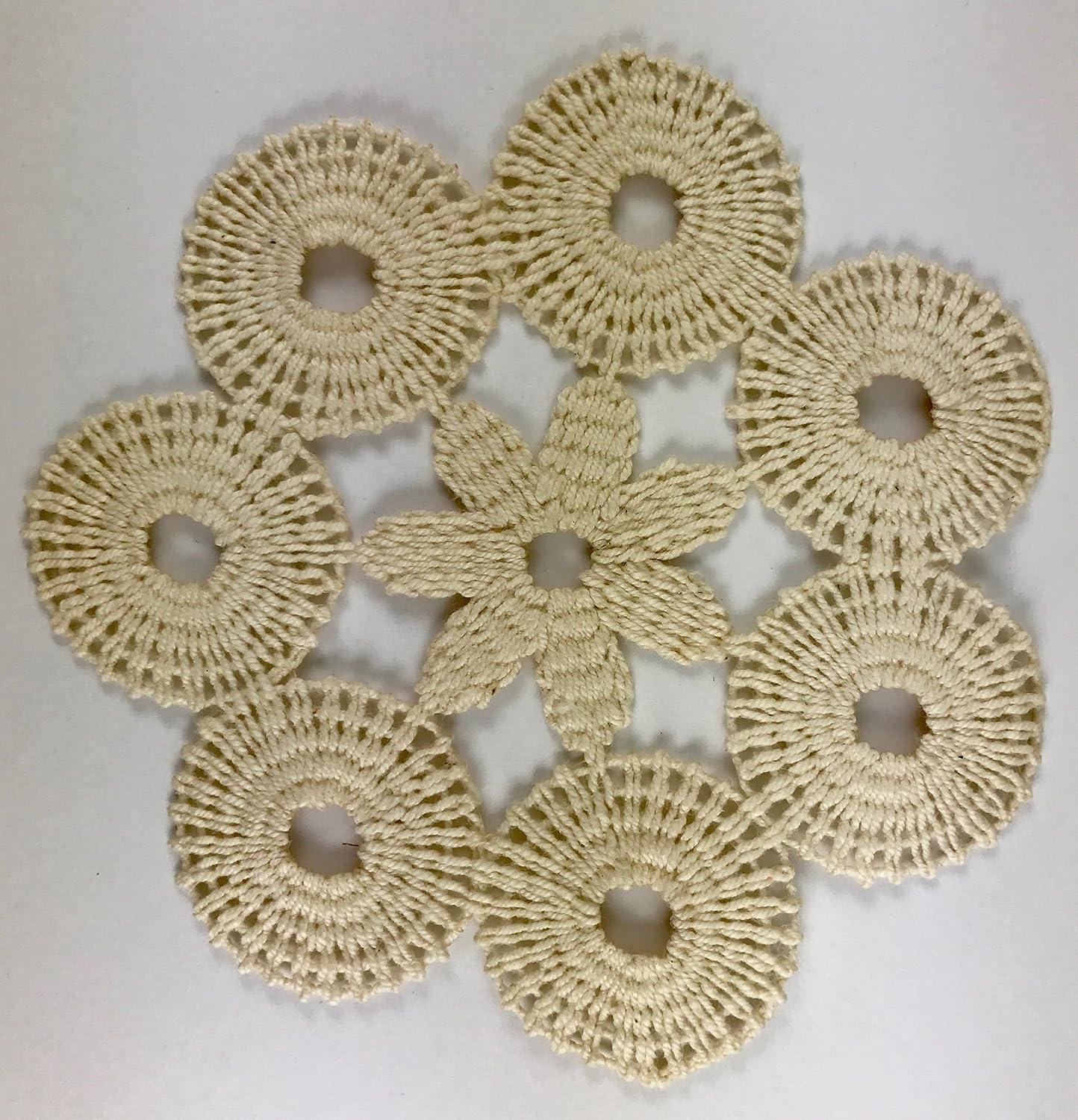 Trimplace Corded Natural Venice Lace Circle 4 3/4 x 4 3/4-6 Pieces