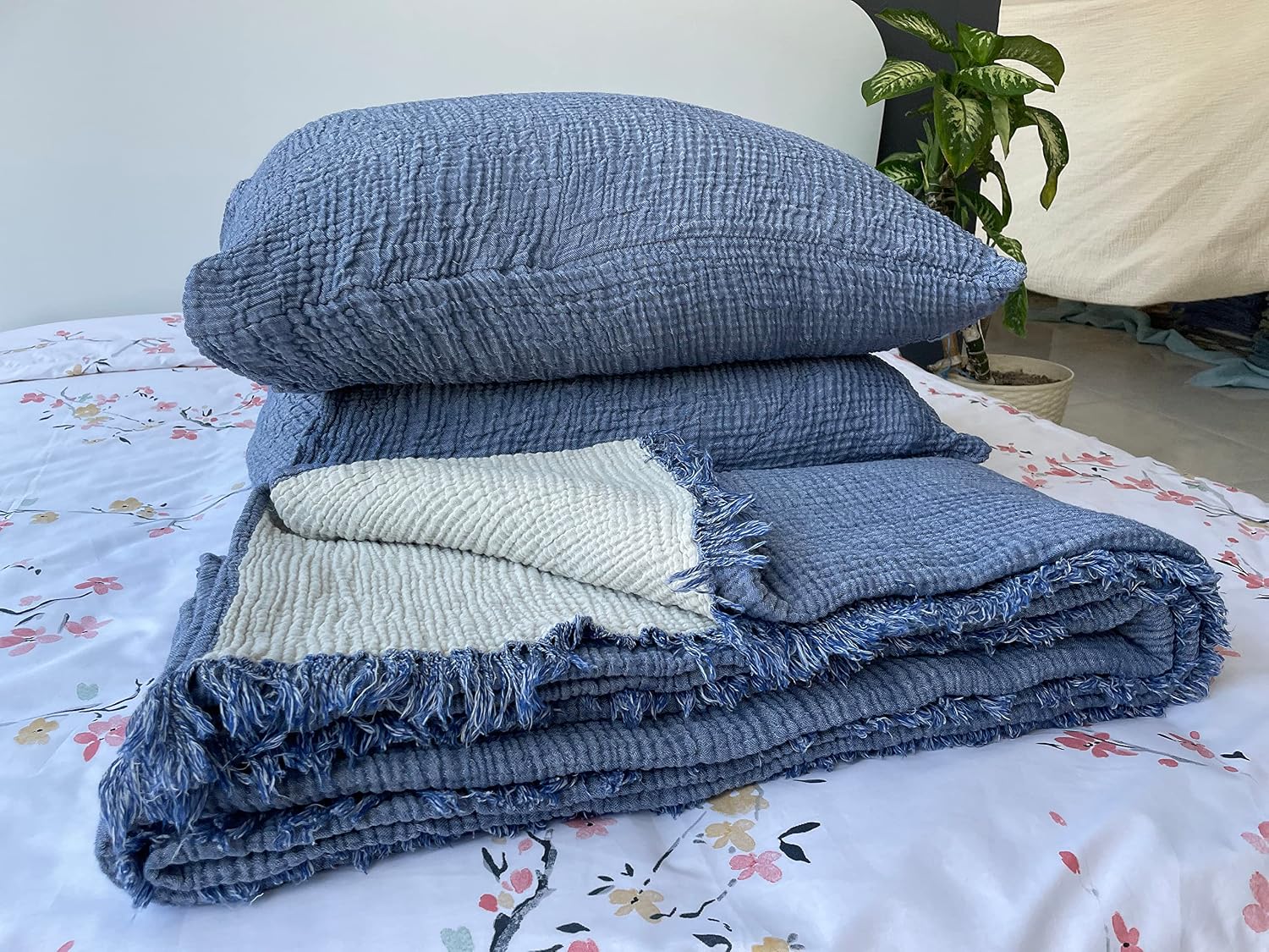 Muslin Blanket 100% Cotton, 4 Layers Bedspread, Soft Turkish Cotton Muslin Bed Cover, Reversible Coverlet, Indigo Blue (Twin Size 63x90-160x230cm)