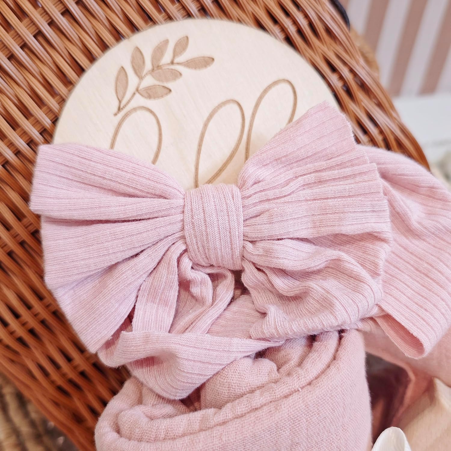 8-in-1 Baby Gift Set for Newborn Baby Welcome Baby Girl Boy Gift Basket with Star Security Blanket, Cotton Blanket Baby Rattle and Wooden Milestone Card (Pink)
