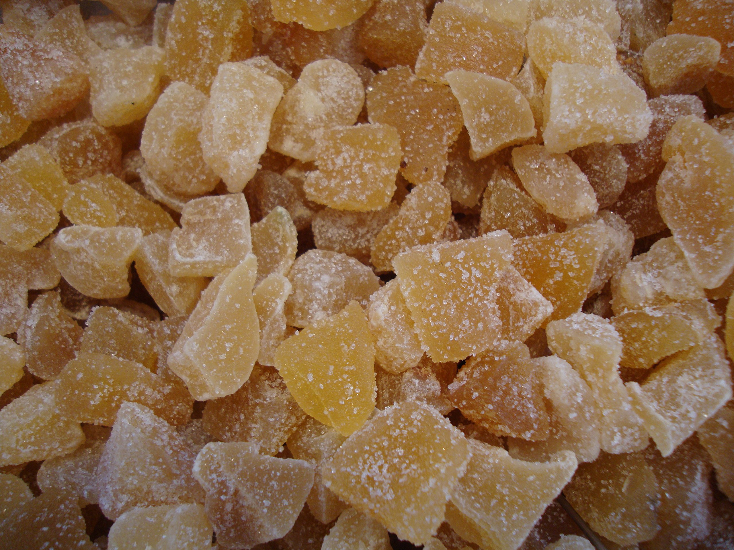 Gingembre confit 2 Kg, en cubes, gingembre d'origine naturelle, Morceaux de gingembre déshydratés au sucre de canne, IDEAL pour les recettes, sac refermable