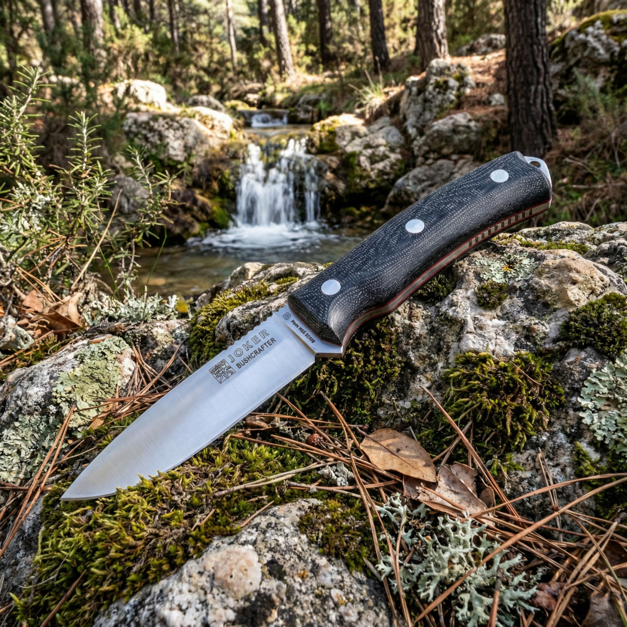 Joker Cuchillo Bushcraft deportivo Bushcrafter CM120-P, mango micarta negra, hoja de 10,5 cm, funda piel con pedernal y rascador, Herramienta de pesca, caza, camping y senderismo