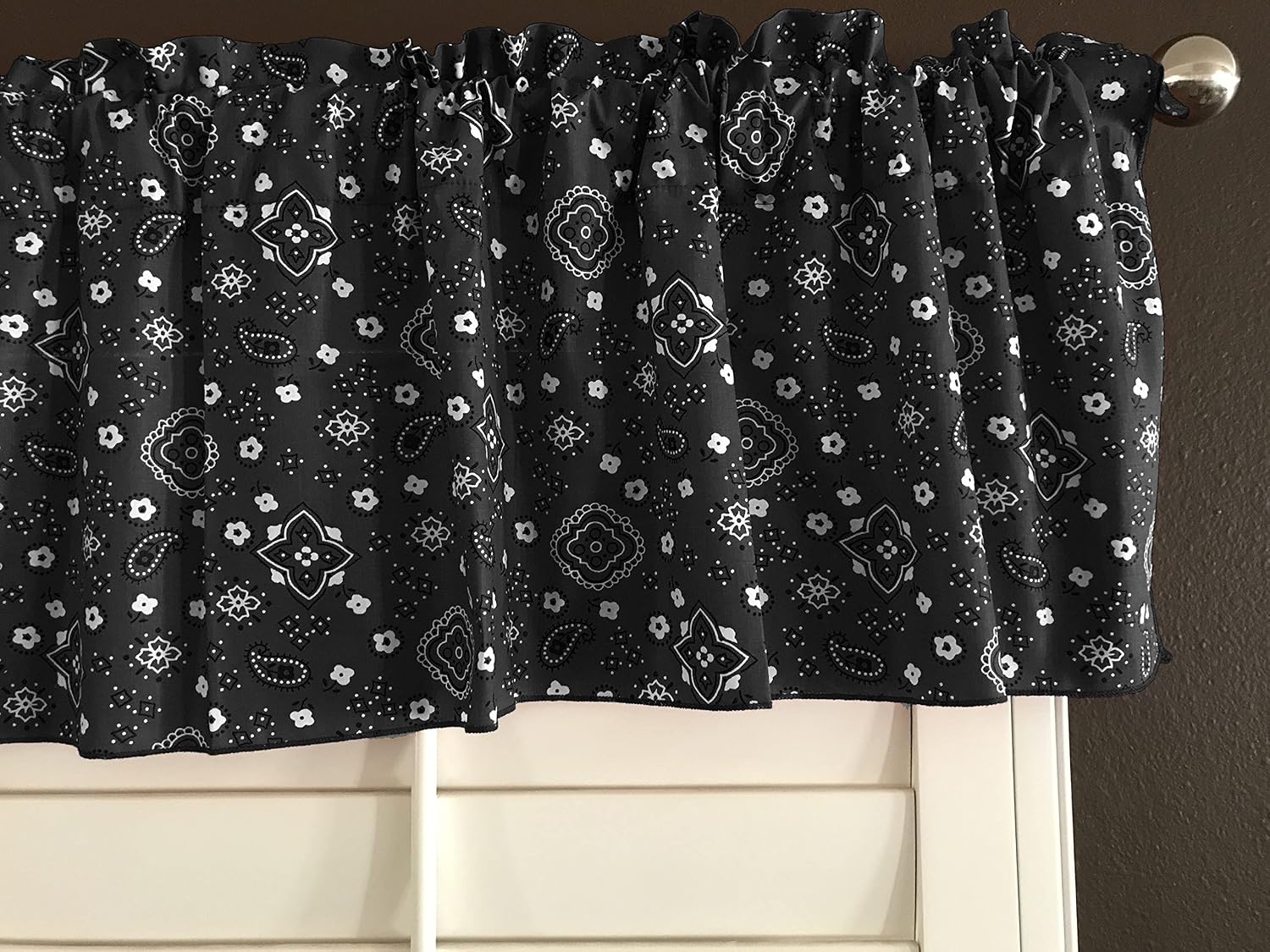 lovemyfabric Poly Cotton Bandanna Print Black Bedroom Kitchen Bathroom Classroom Diner Curtain Valance Window Treatment/Window Decor (58" Wide) (20" Tall)