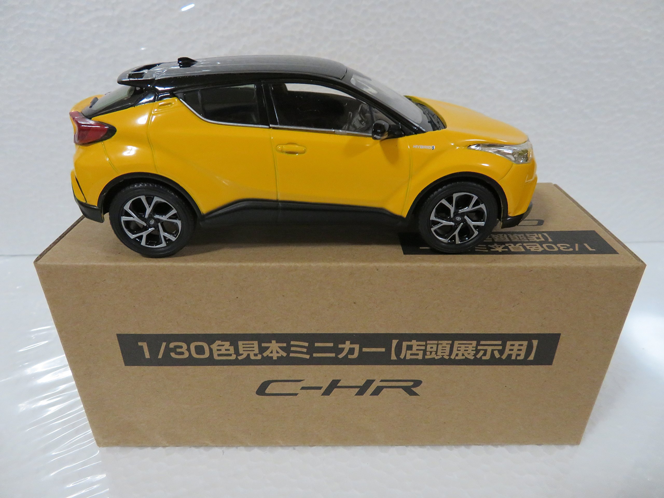 Amazon | トヨタ 1/30 オフィシャルミニカー 新型C-HR ツートン