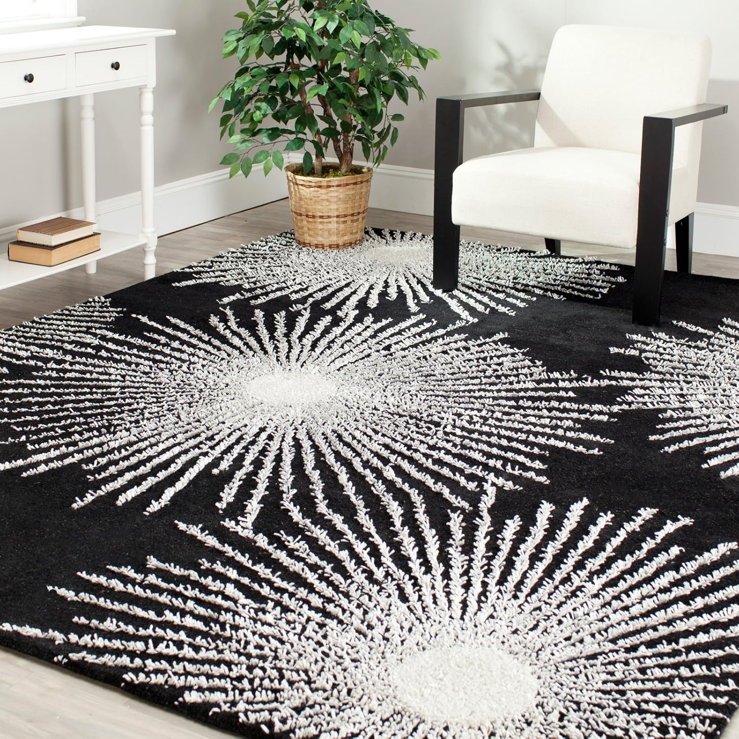 SAFAVIEH Soho Collection Accent Rug - 2'6" x 4', Black & White, Handmade Starburst Wool & Viscose, Ideal for High Traffic Areas in Entryway, Living Room, Bedroom (SOH712D)