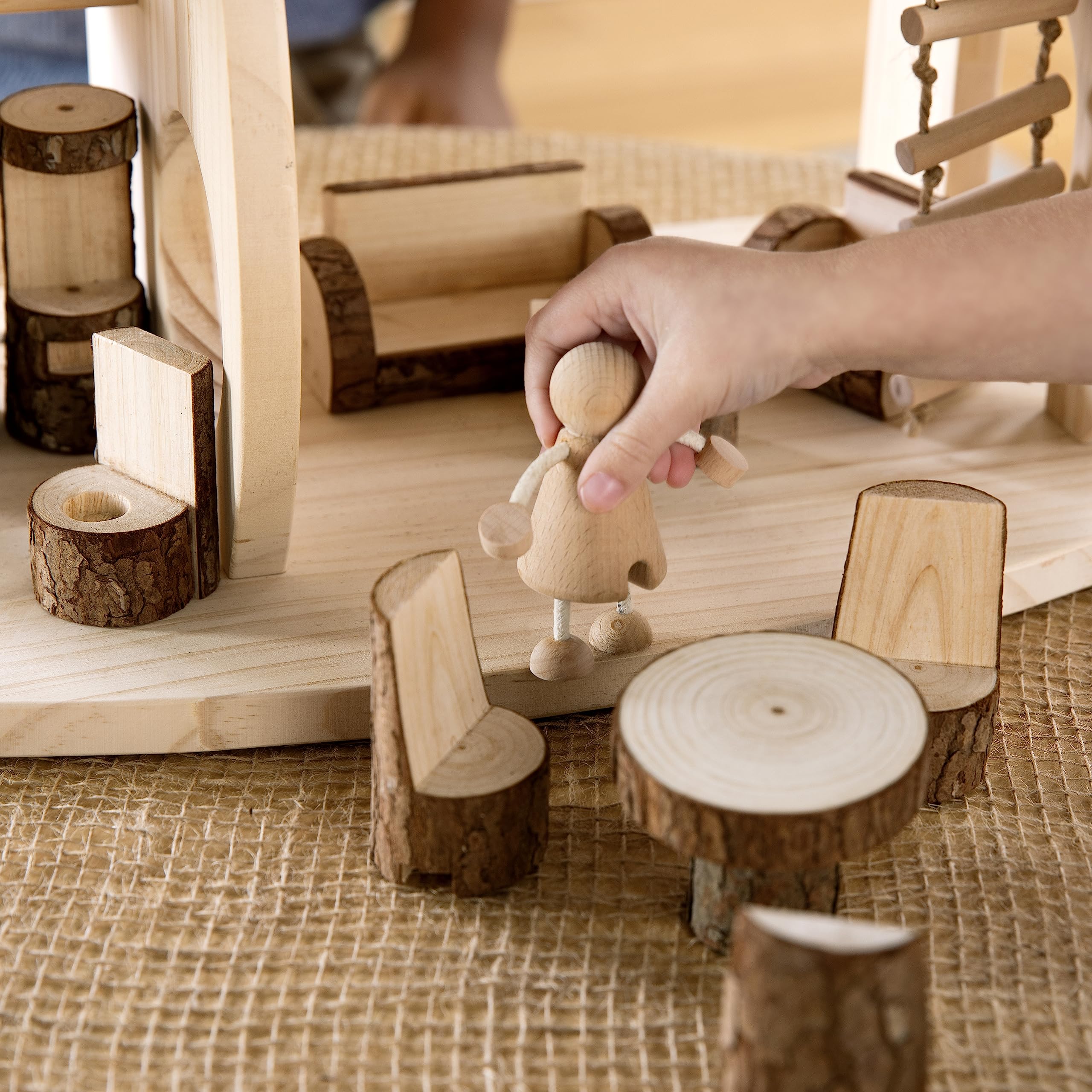 Guidecraft Woodlands - Juego de casa de muñecas de madera natural con muebles, juguete educativo para niños