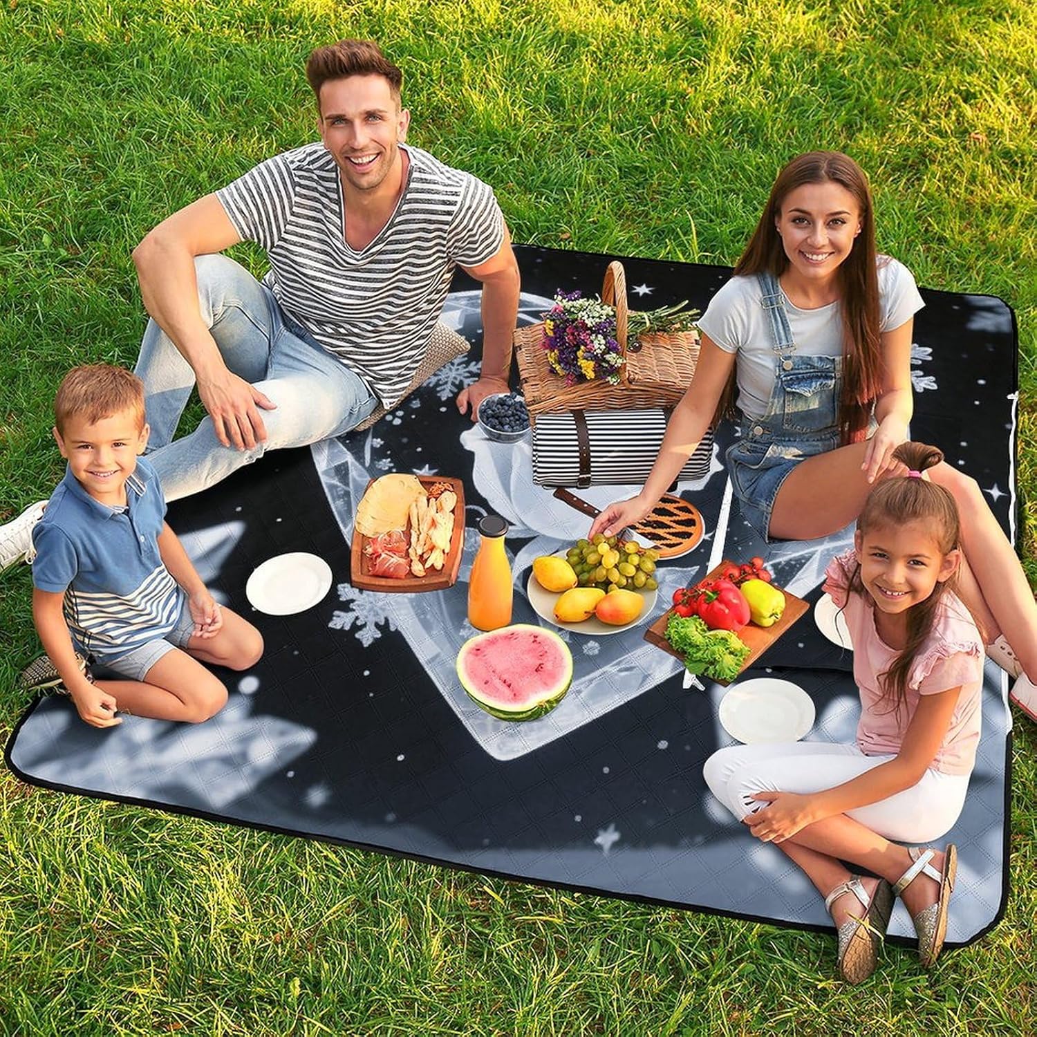 Winter Art Hearts Picnic Blanket 150x150cm, Foldable 2-in-1 Picnic Mat and Tote Bag Portable Waterproof Beach Mat Sandproof Outdoor Blanket for Park, Hiking, Beach, Camping, Travel