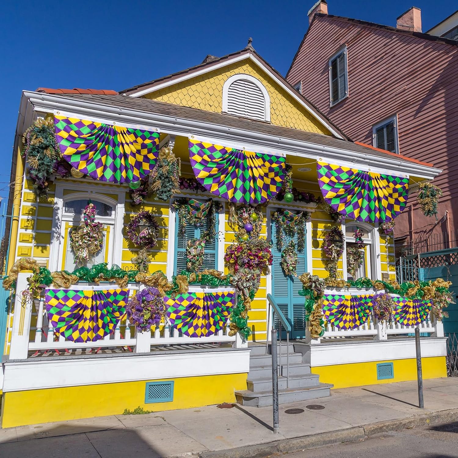 Hosuly 10 Pcs Mardi Gras Fan Flag New Orleans Mardi Gras Bunting 1.5 x 3 Ft Carnival Pleated Fan Bunting with Brass Grommets for Carnival Indoor Outdoor House Yard Decorations(Plaid)