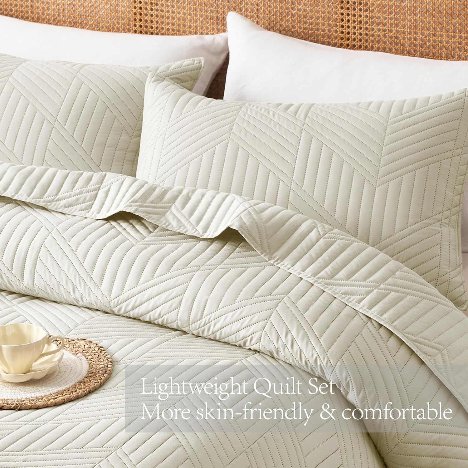 Twin Quilt Set, Cream Lightweight Reversible Bedspread for All Seasons, Soft Modern Microfiber Geometric Coverlet for Kids or Guest Bedroom (1 Quilt, 1 Pillow Sham) - Image 3