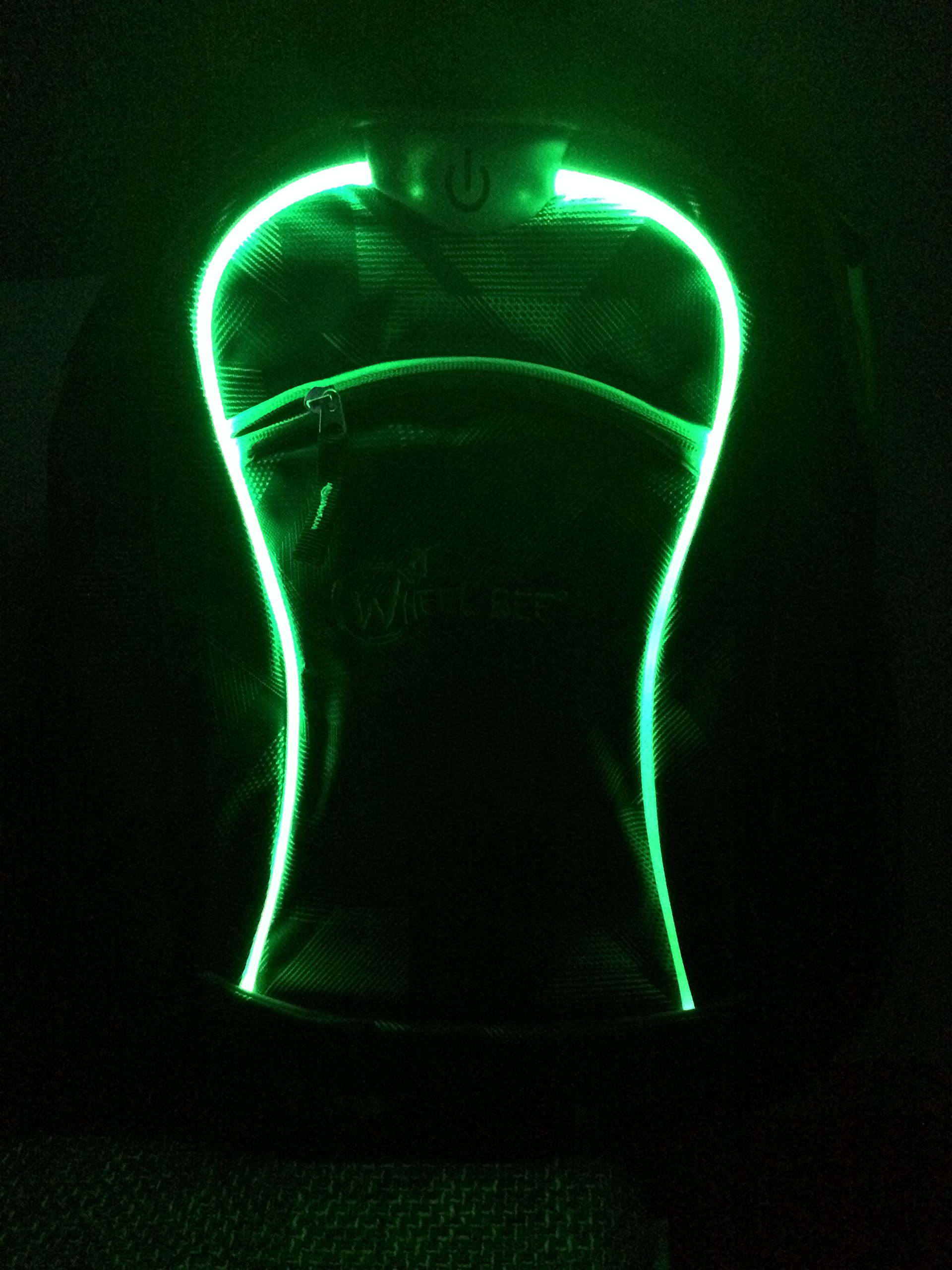 Wheel-Bee Rucksack mit integriertem LED Licht (grün) und Reflektorstreifen, Sichtbarkeit bei Dunkelheit, 30 Liter