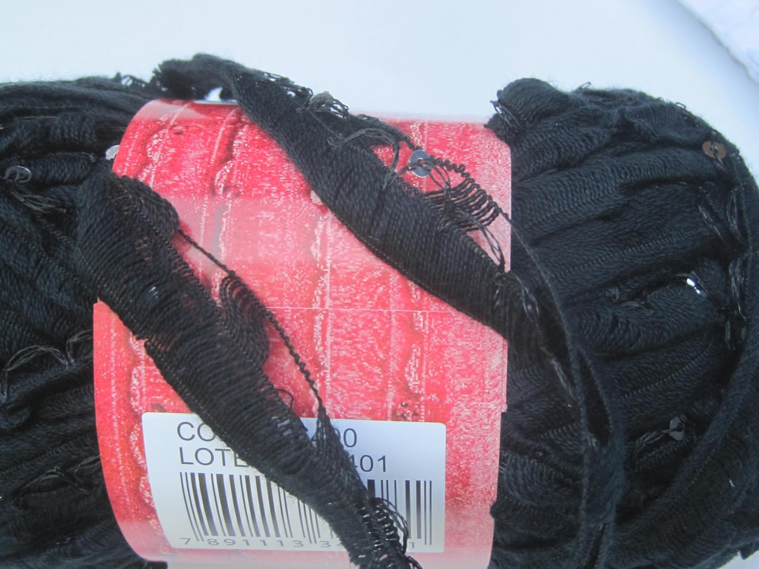 Circulo Sensual Paete Sequins Ruffle Scarf Yarn Color 6400