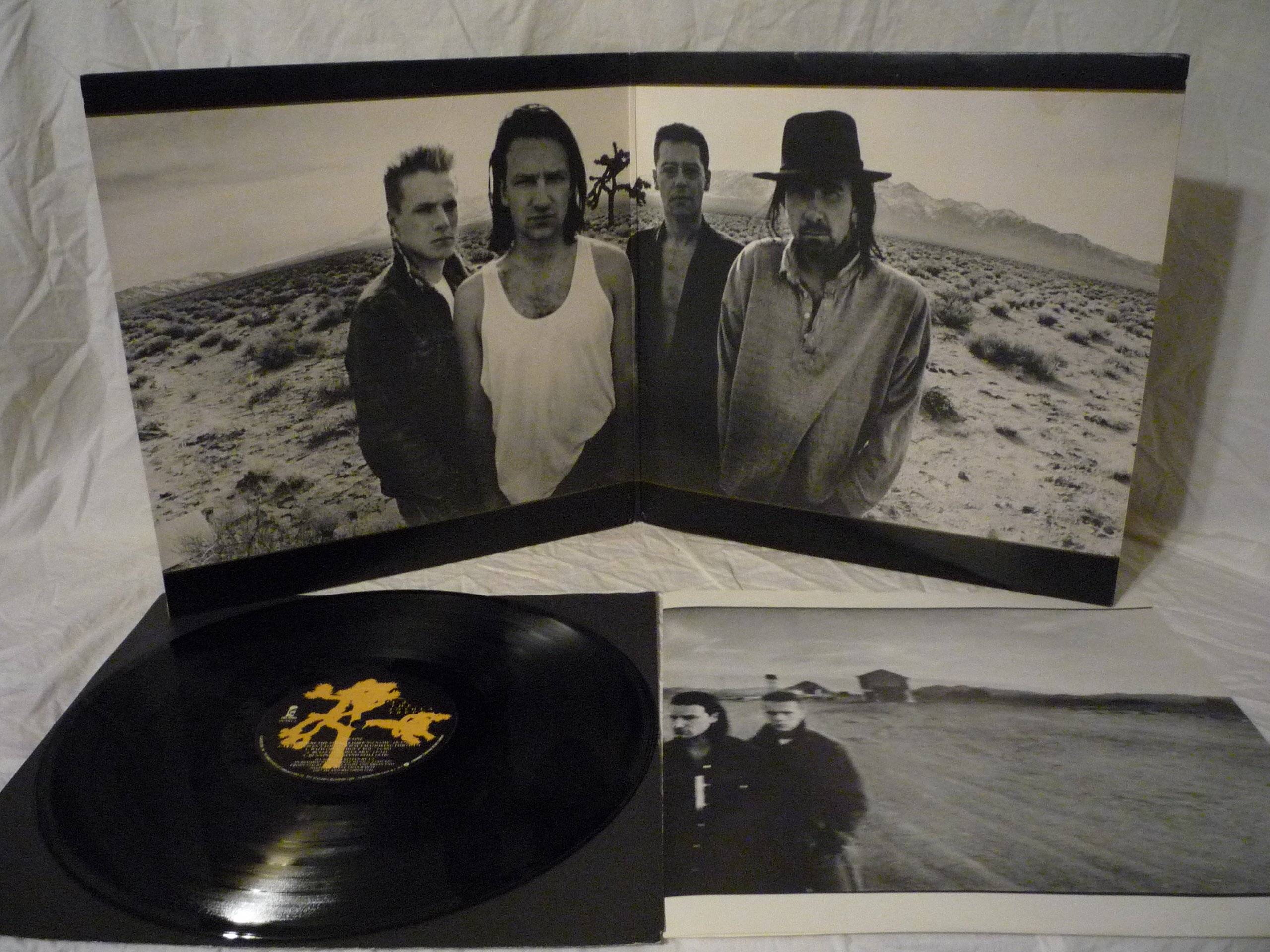 Amazon.com: U2 - The Joshua Tree Label: Island Records - 90581-1