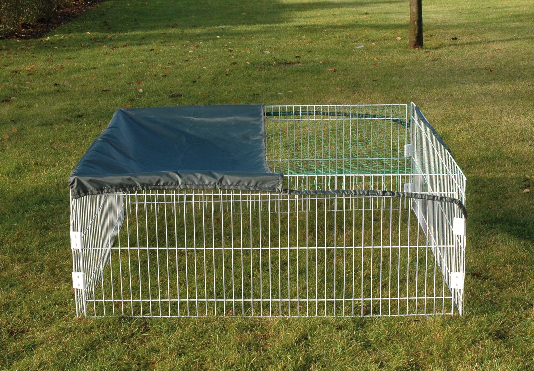 dobar 80607 Großes Kaninchengehege Set, vier eckig - Nylon Netz, Holzhäuschen und Trinkflasche, wetterfestes Hasengehege aus Metall, Außengehege XL, 119.5 x 119.5 x 52 cm, weiß
