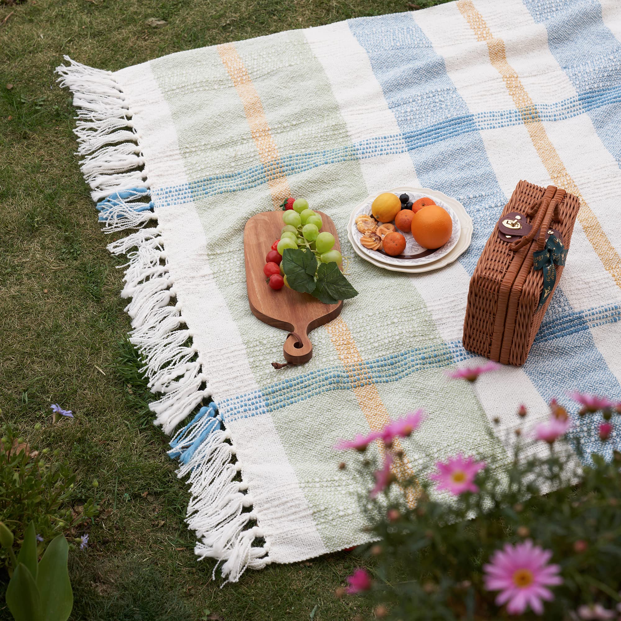 Amélie Home Checkered Texture Woven Throw Blanket, Buffalo Plaid Green Decorative Colorful Throw with Tassel, Soft Cozy Lightweight Blanket for Couch Chair Sofa Bed Outdoor in Spring Summer, 50x60