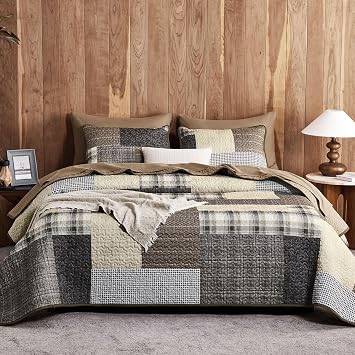 Wake In Cloud - Cabin Quilt Set, Plaid and Patchwork Design for Rustic Farmhouse Country Lodge, Reversible Lightweight Bedspread Coverlet, 3 Pieces, Taupe Brown, Twin/Twin XL Size