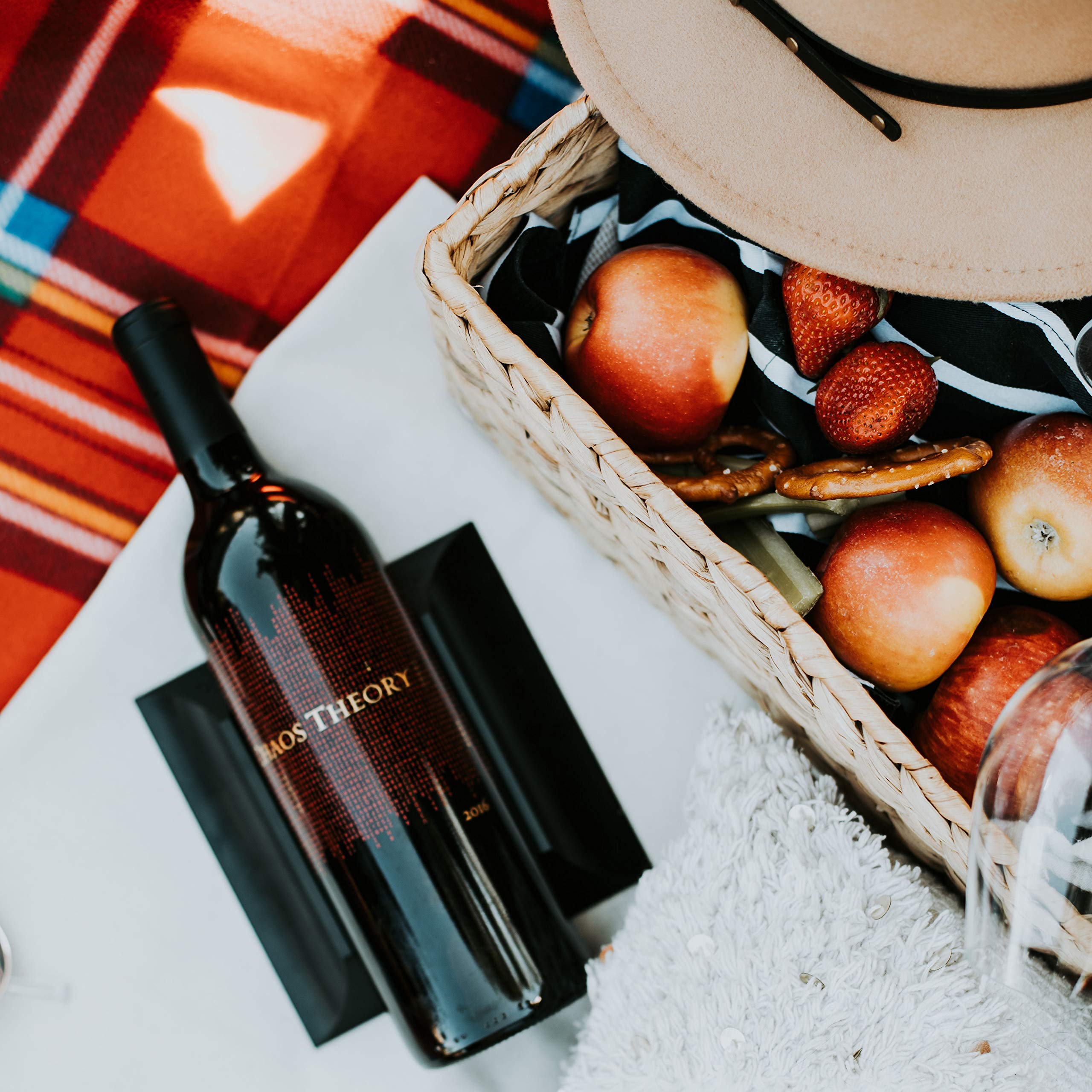 El estante de vino de metal compacto que es el regalo perfecto para los amantes del vino (negro azabache) 8