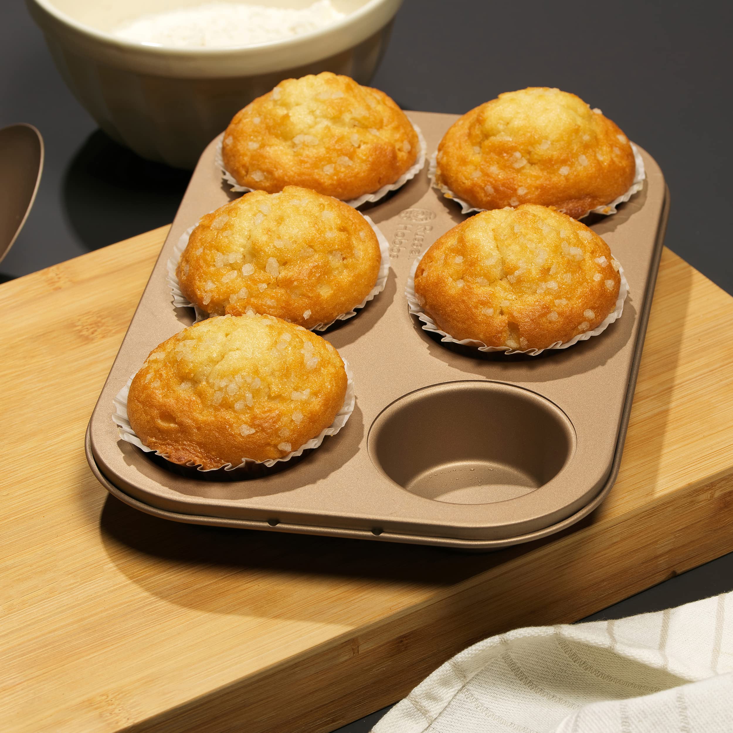 Russell Hobbs® RH02151GEU7 Opulence 6 Cup Non-Stick Muffin Tray, Baking Tin for Yorkshire Puddings, Pies, Cupcakes, Easy Clean, PFOA Free, Oven Safe to 220 Degrees, Carbon Steel, Gold