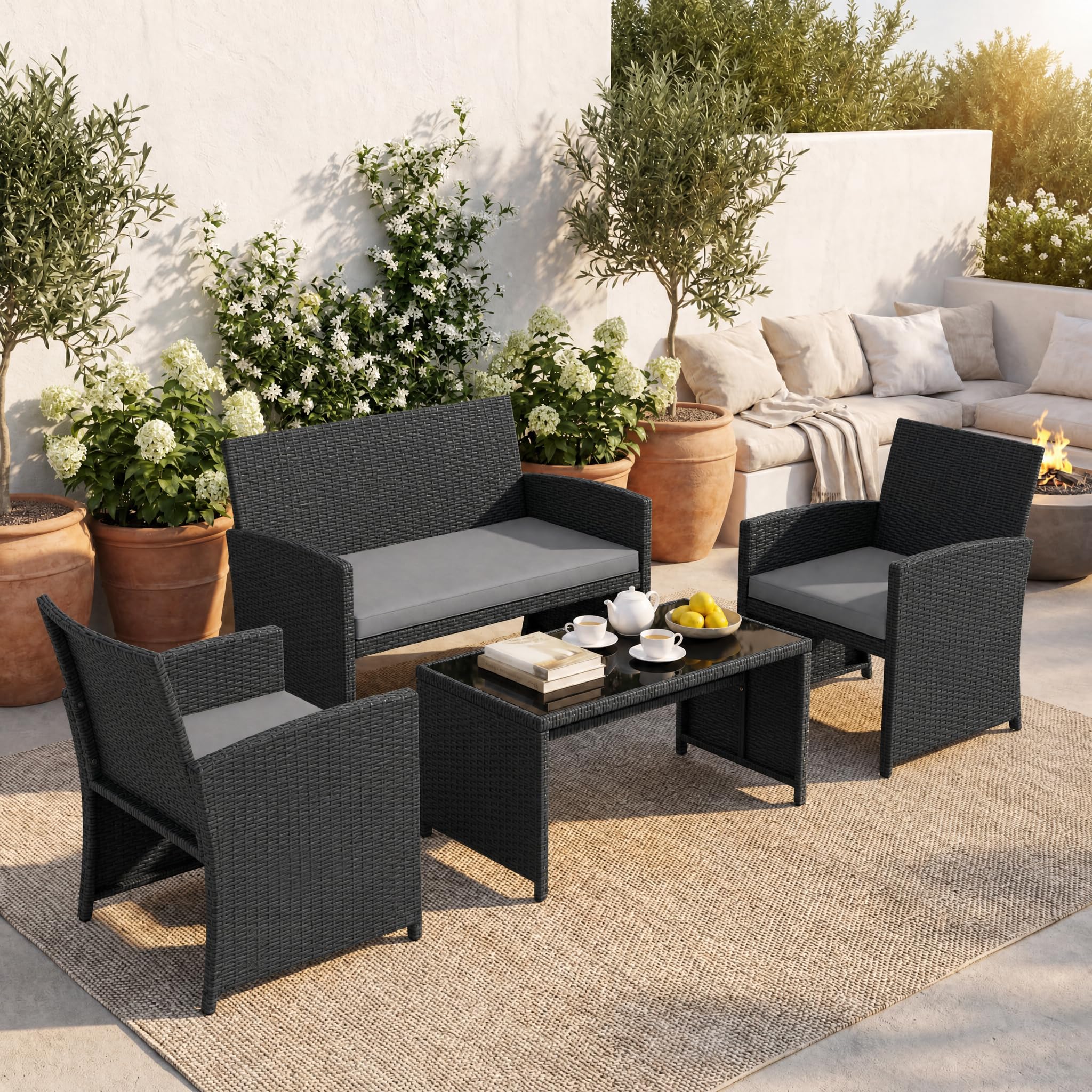 GIANTEX Conjunto de Muebles Ratán para Jardín, 4 Piezas, Sofá de 2 Plazas, 2 Sillones, Mesa de Centro con Tablero de Vidrio, para 4 Personas, Mesa y Sillas para Terraza, Patio (Negro+Gris)
