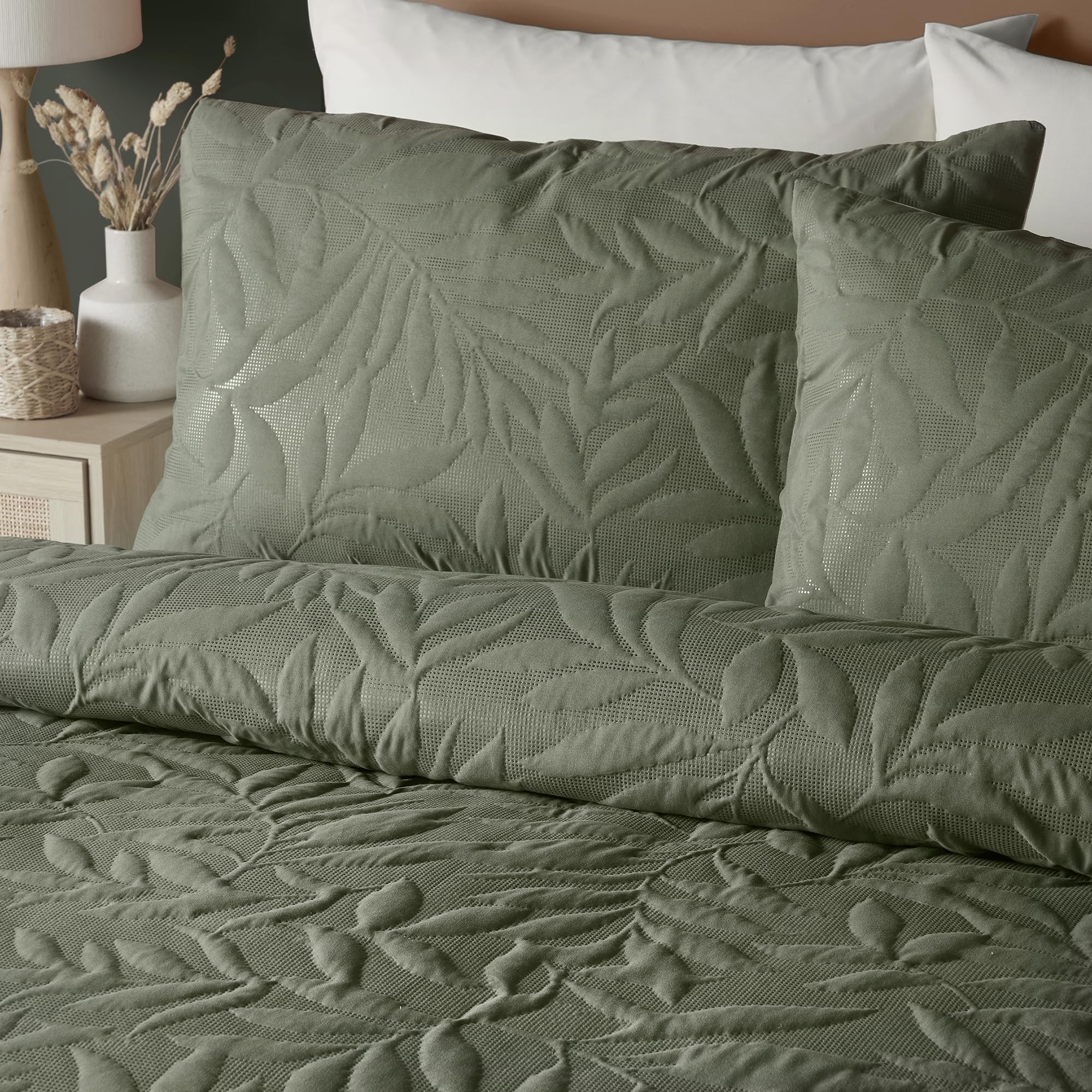 Serene - Funda de edredón con Estampado de Hojas Verdes Caqui - Tamaño King (230 x 220 cm) - Tacto Suave - Funda de edredón Bordada de Hojas/Hojas en Verde Caqui - Juego de Ropa de Cama de Lujo -
