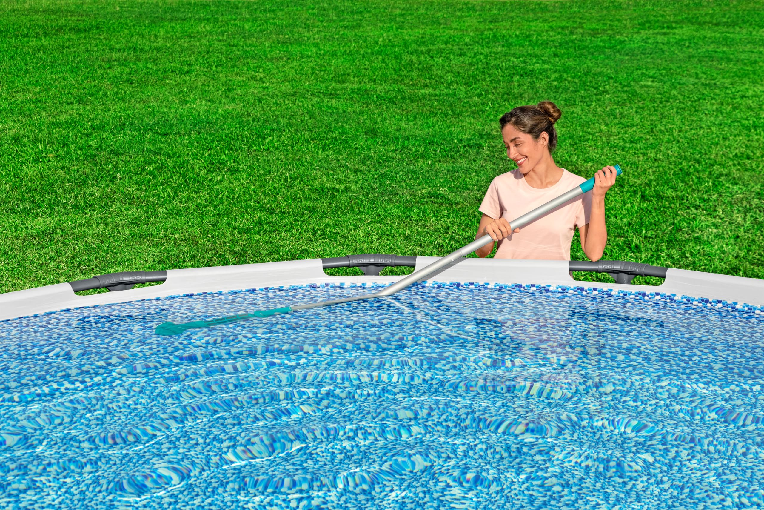 Aspirateur électrique Rechargeable Aquasurge™ 50 Minutes pour piscines jusqu'à 6,10m, 2 têtes interchangeables