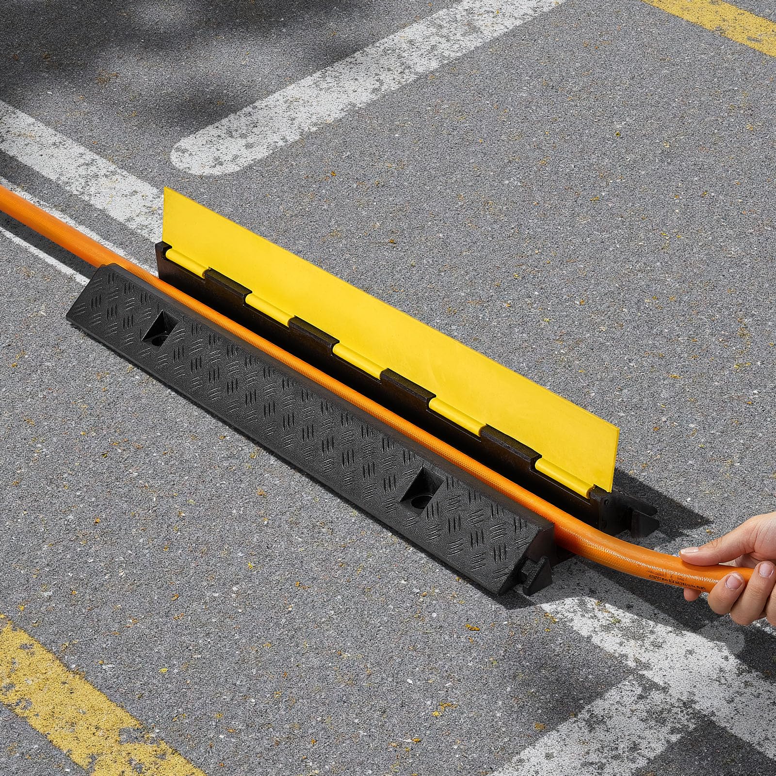 VEVOR Rampa di Protezione per Cavi, Capacità di 9979 kg/Asse, 1 Canale di Copertura per Tubo Flessibile in Gomma 70 x 50 mm, Dosso Rallentatore con Coperchio Superiore Apribile, 1 Confezione