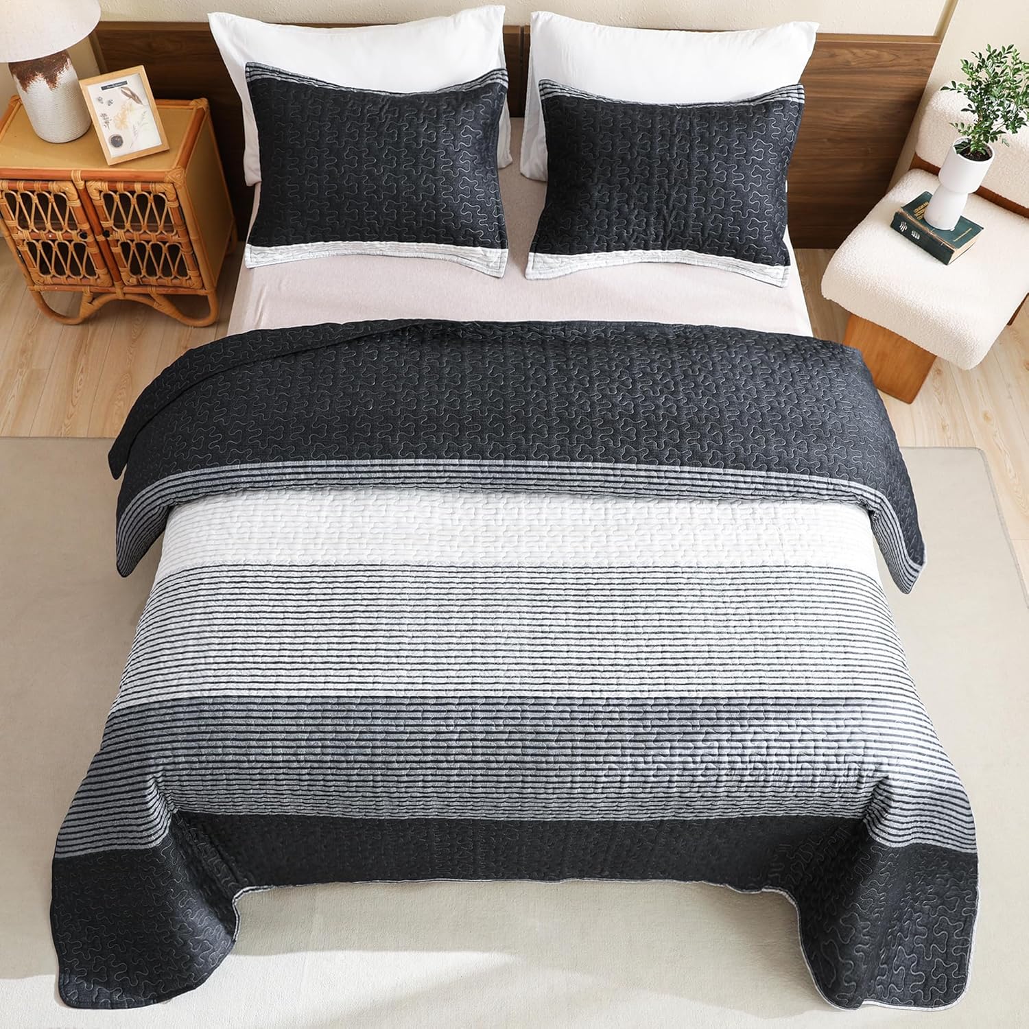 Litanika Quilt King Size Black, Grey and White, Gray Stripe Patchwork Summer Bedspread Coverlet 3 Pieces, Soft Lightweight Microfiber Comforter Bedding Set for All Season(1 Quilt, 2 Pillowcases) - Image 3