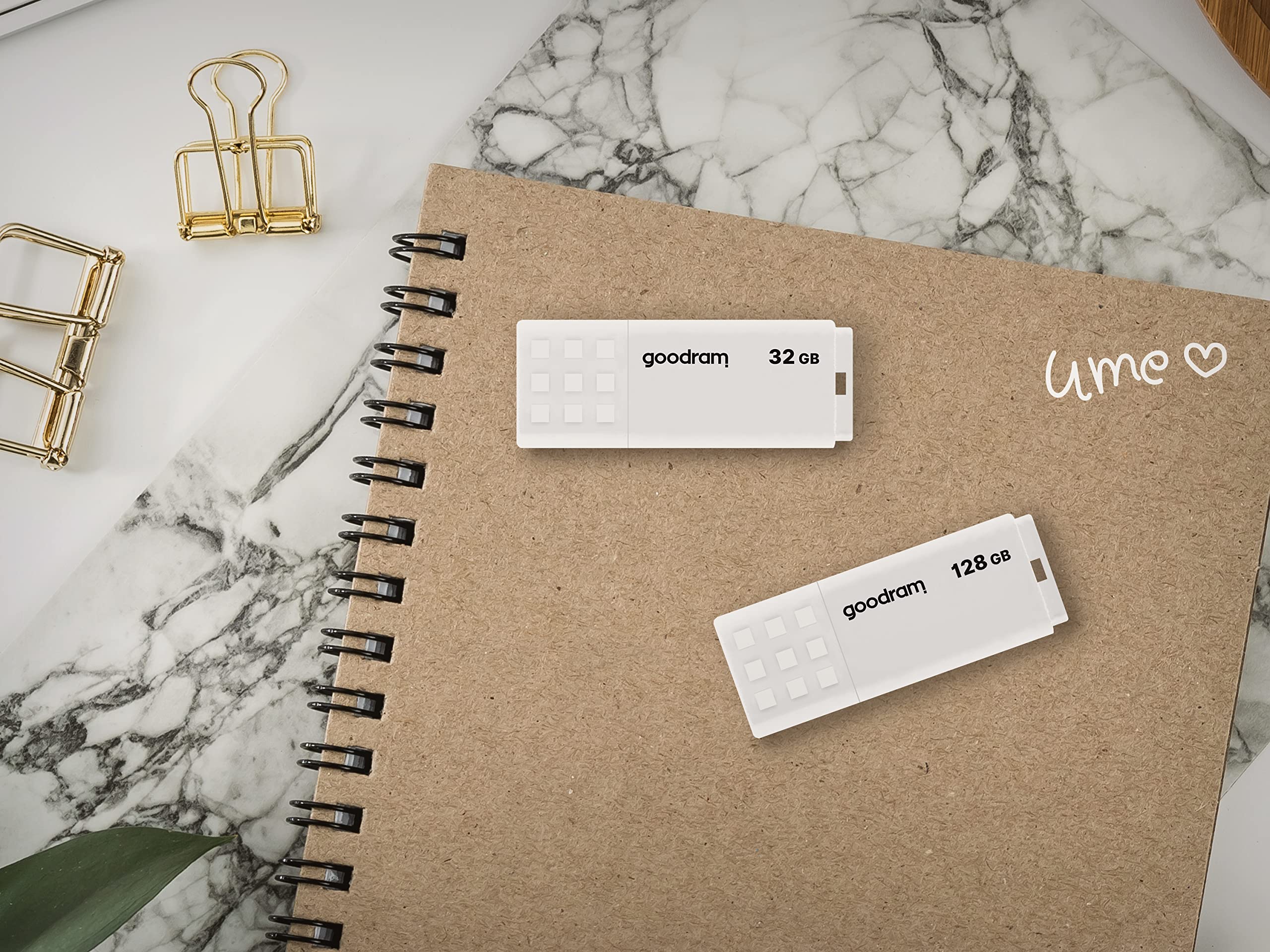 Goodram - UME2 Pamięć Flash USB, Pendrive USB 2.0, 64 GB - Prędkość Odczytu do 20 MB/s - Prędkość Zapisu do 5 MB/s - Nasadka Ochronna - Materiał Antypoślizgowy - Biały