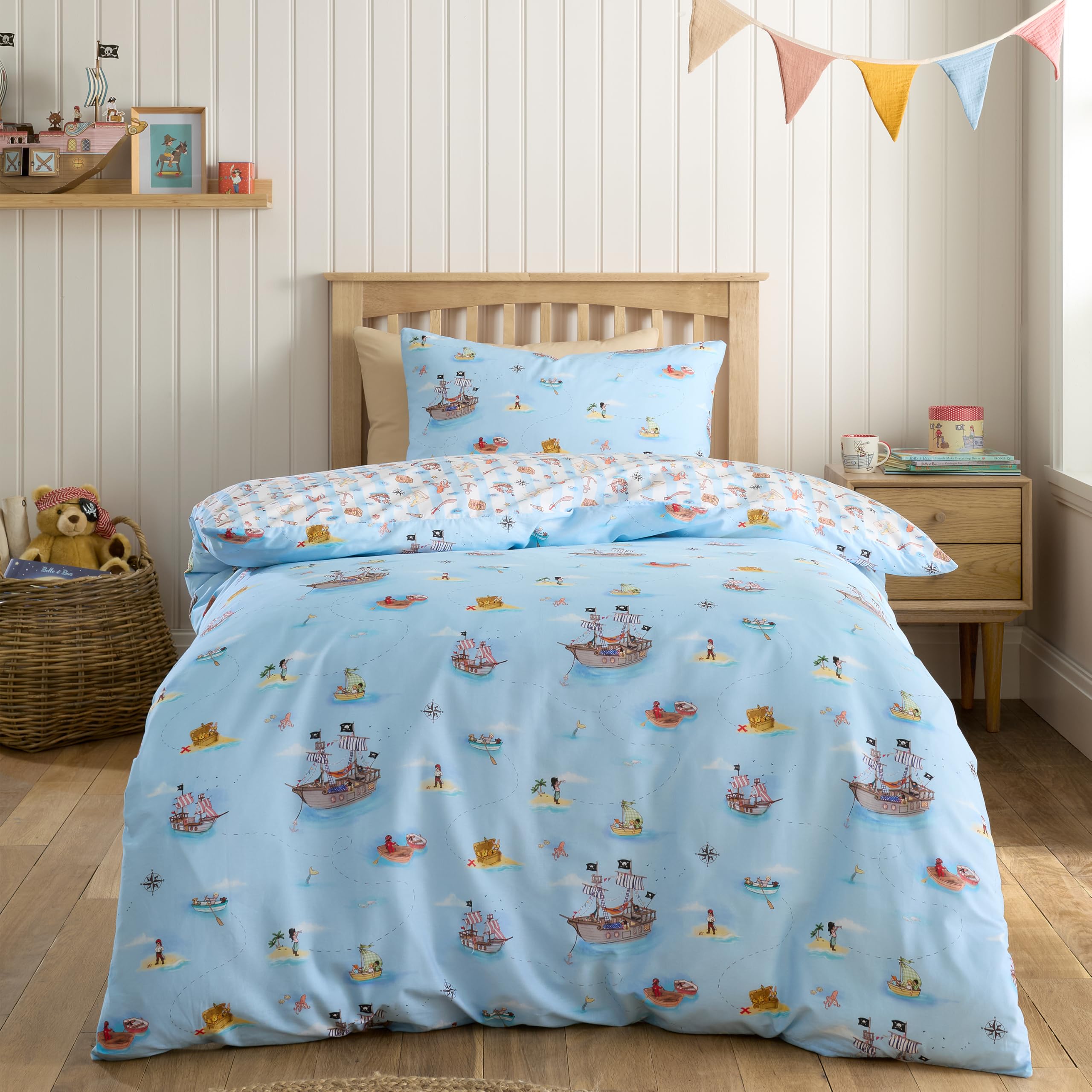 Belle & Boo Pirates Reversible Cotton Double Duvet Cover Set with Pillowcases Blue