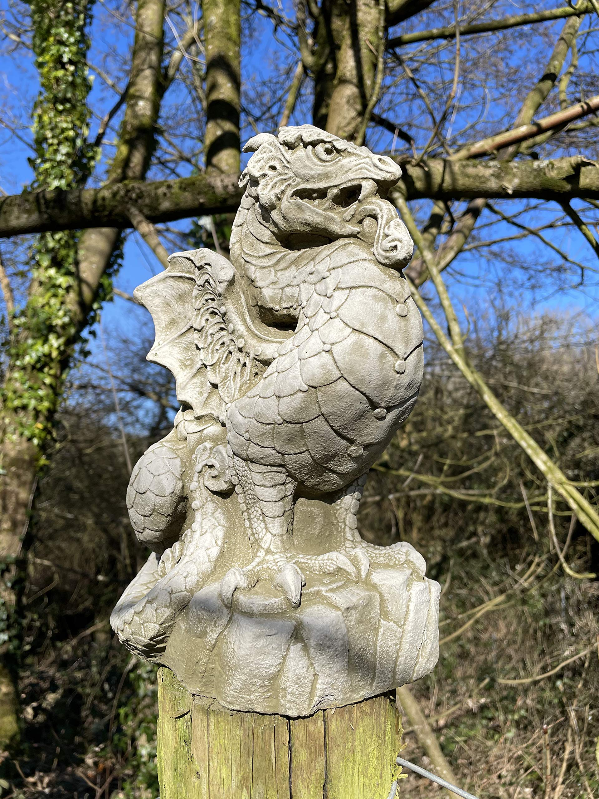 Statue de dragon écailleux | Pierre reconstituée mythique décoration de jardin en béton