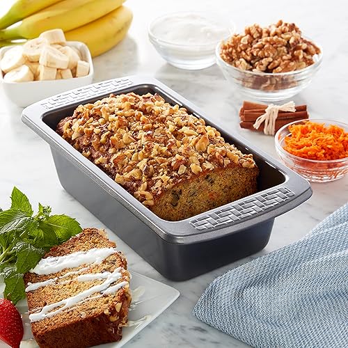 Miniatura 7 de Chicago Metallic Sartén antiadherente para todos los días. Perfecto para hacer panes, pastel de carne, guisos, brownies y más gris