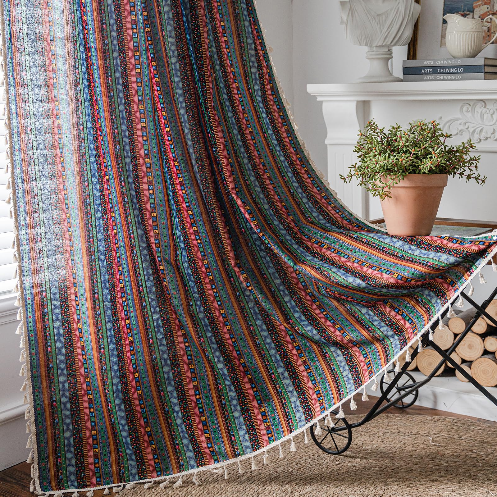 Rideaux de fenêtre en coton et lin pour créer un salon cosy à rayures