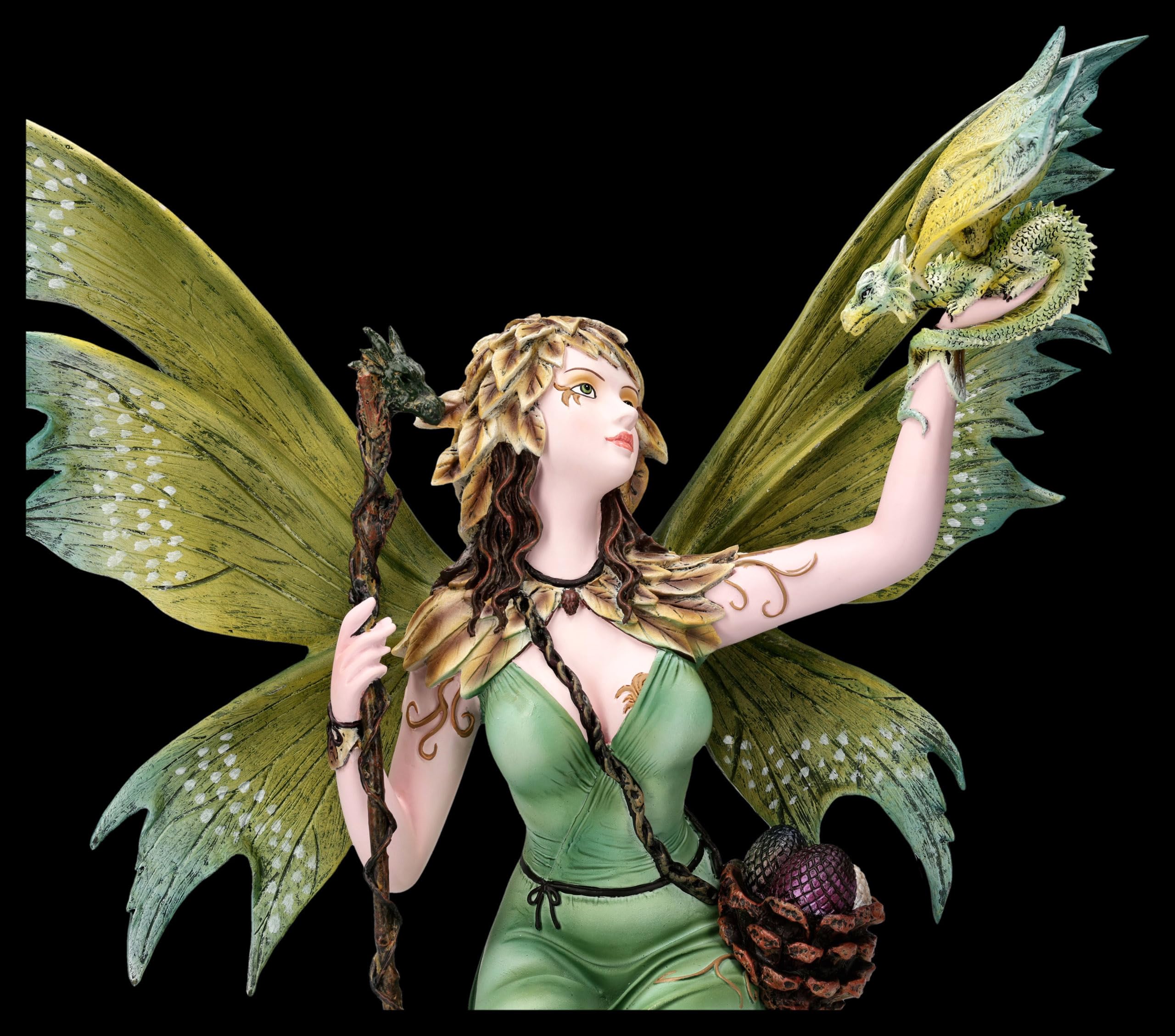 Figuren Shop GmbH Elfenfigur – Elarwen, Naturfee mit Drachen – handbemalte Fantasy-Deko (34,5 cm) – Tales of Aurelion Collection – Geschenkidee für Natur- & Fantasy-Fans