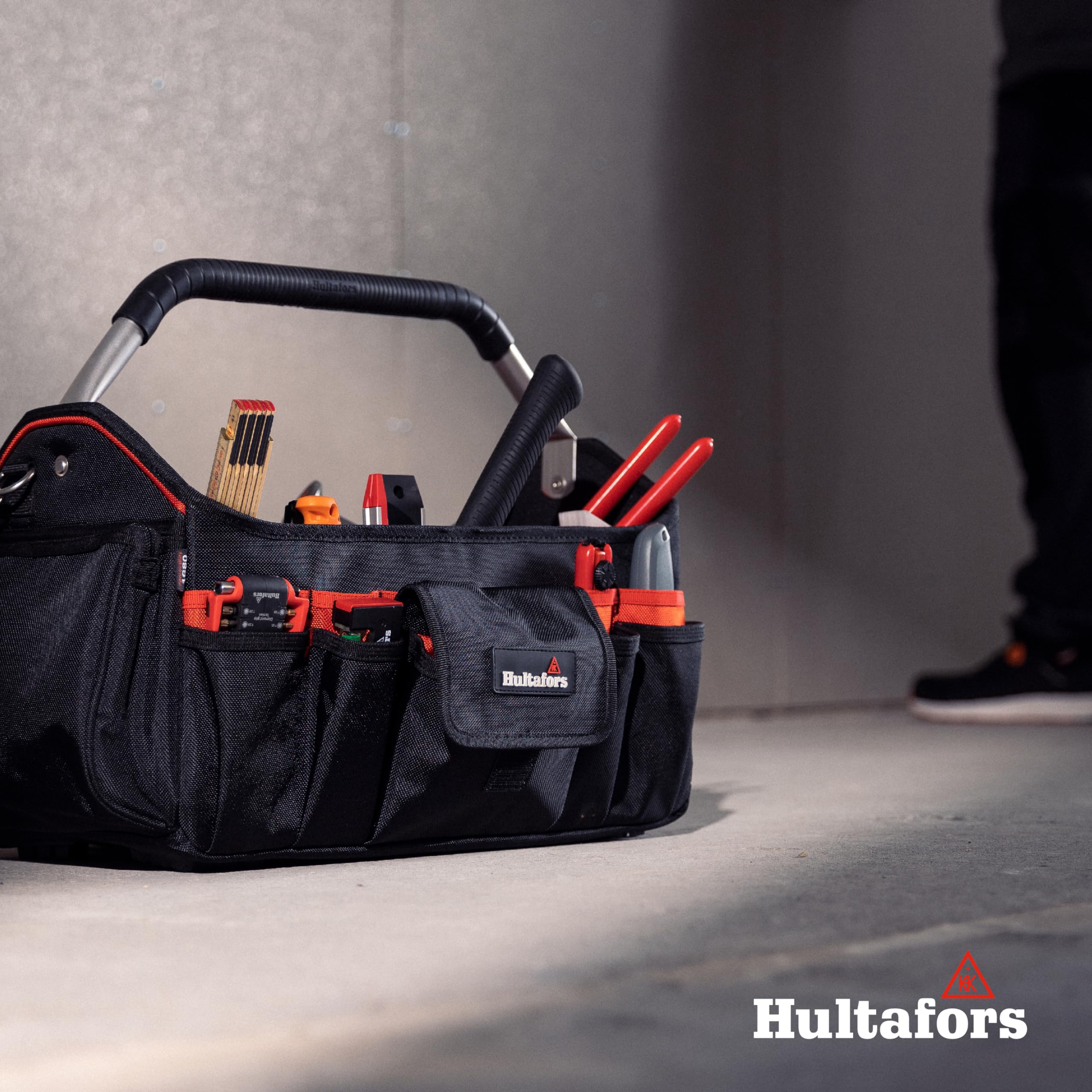 Hultafors 590140 Porte-outils ouvert avec 35 compartiments avec bandoulière réglable pour ranger et transporter des outils