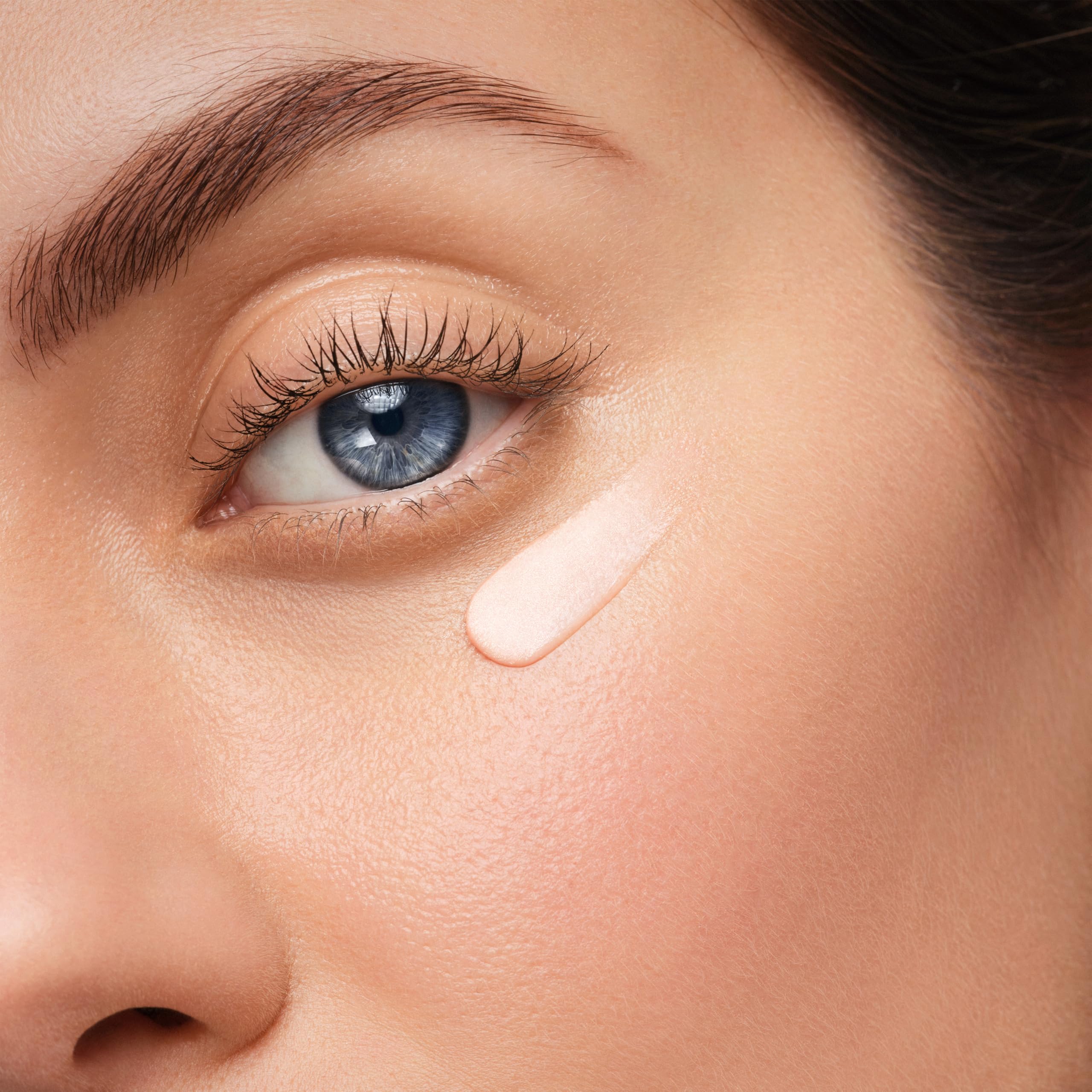 Biotherm Blue Peptides Ojos y Labios, Contorno de Ojos y Labios, Piel Definida y Elástica, Enriquecida con Péptidos de Colágeno, Café Verde y Plancton, Para Todo Tipo de Piel, 15 ml