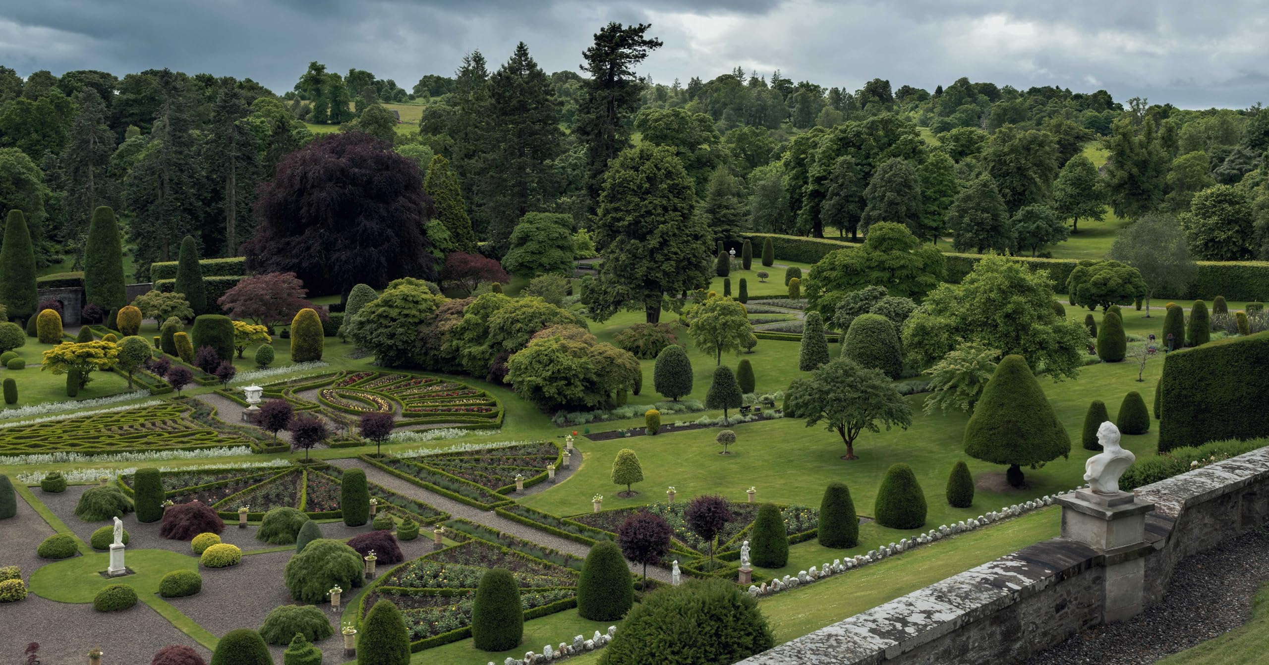 British Gardens: The Instant Sunday Times Bestseller (BBC Books)