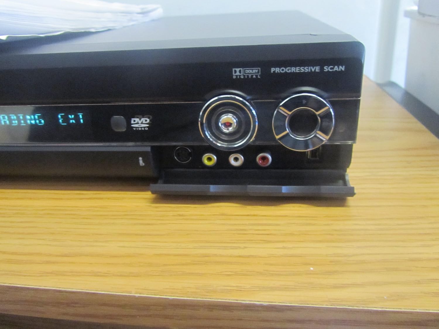 Front panel inputs of the Avion AV-DVR100