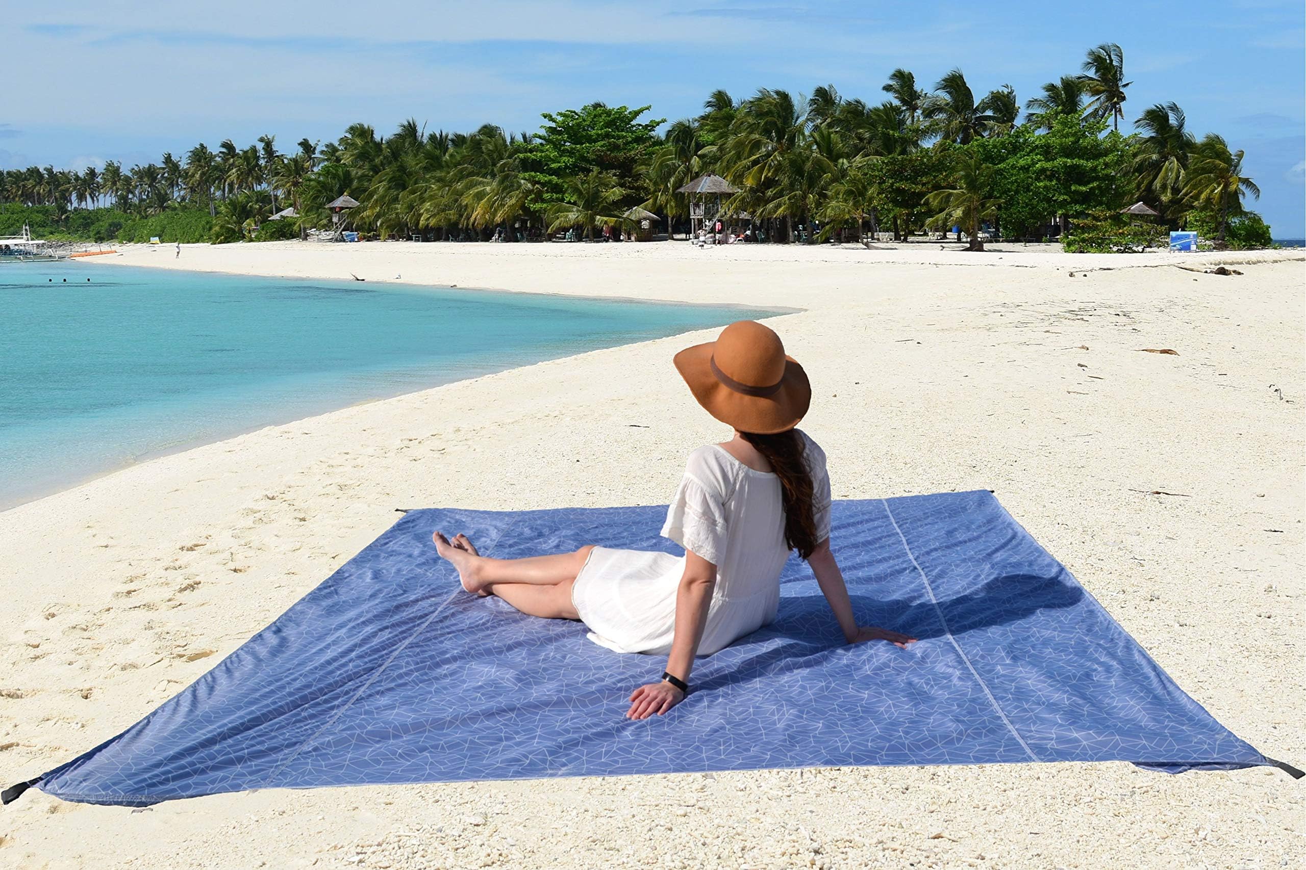 Makai – Lightweight Sheet Style Beach Blanket, Sand Doesn't Stick, Extra Large 8’ x 9’, Compact Strong Parachute Nylon Beach Mat, Stays Cool, Quick Drying, Multifunctional